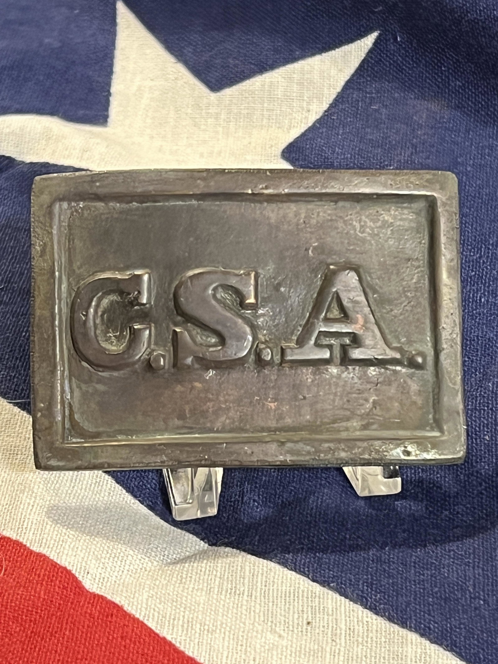 RARE CIVIL WAR C.S.A. CONFEDERATE BELT BUCKLE: RARE CIVIL WAR C.S.A. CONFEDERATE BELT BUCKLE. IN MINT OVERALL SHAPE AND CONDITION WITH A BEAUTIFUL OVERALL PATINA. HAS A GREAT LOOK TO IT WITH AN EXCELLENT OVERALL EYE APPEAL. PLEASE VIEW ALL DETAILE
