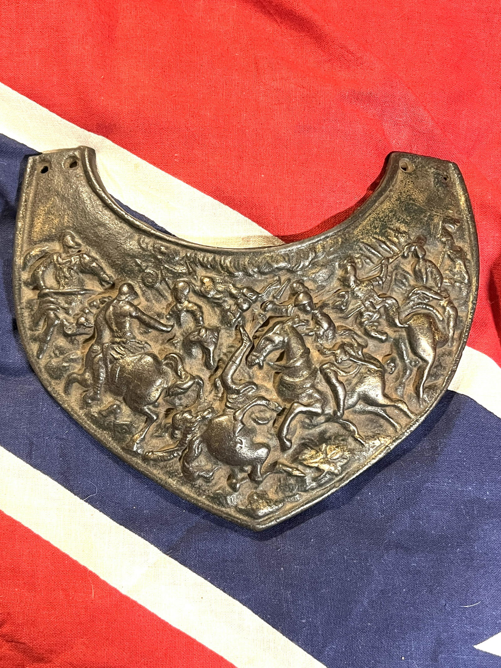 RARE REVOLUTIONARY WAR ERA OFFICER GORGET: RARE REVOLUTIONARY WAR ERA OFFICER GORGET. A VERY RARE AND HARD TO FIND REVOLUTIONARY WAR ERA OFFICER GORGET DEPICTING A FIGHTING SCENE OF WARRIORS FIGHTING ON HORSES WITH SWORDS, ETC. A HEAVY AND VER