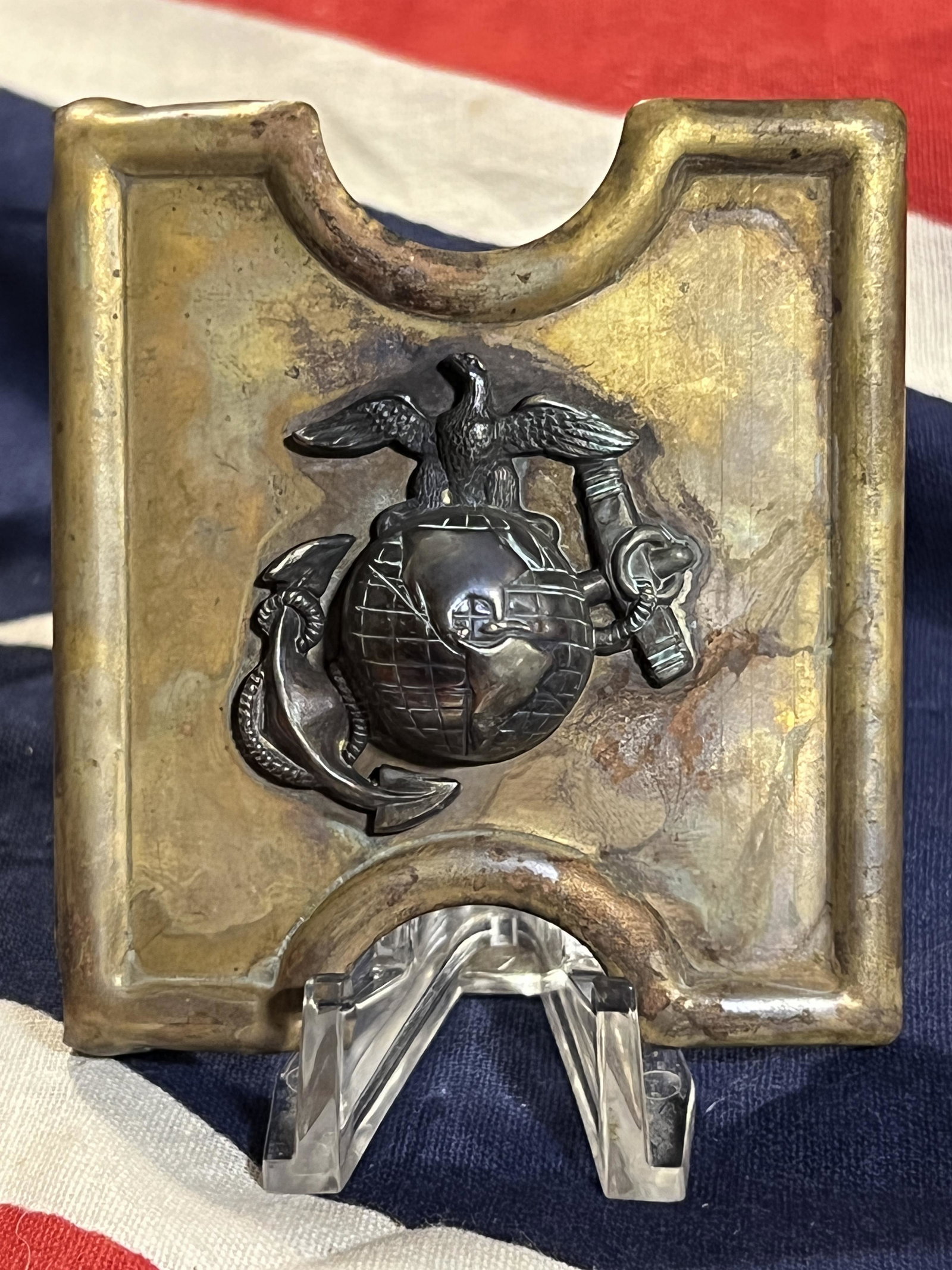 1881 USMC UNITED STATES MARINE CORPS BELT BUCKLE: 1881 USMC UNITED STATES MARINE CORPS BELT BUCKLE. IN MINT OVERALL SHAPE AND CONDITION. HAS A GREAT LOOK TO IT WITH AN EXCELLENT OVERALL EYE APPEAL. PLEASE VIEW ALL DETAILED PICTURES. A GREAT FIND AN A