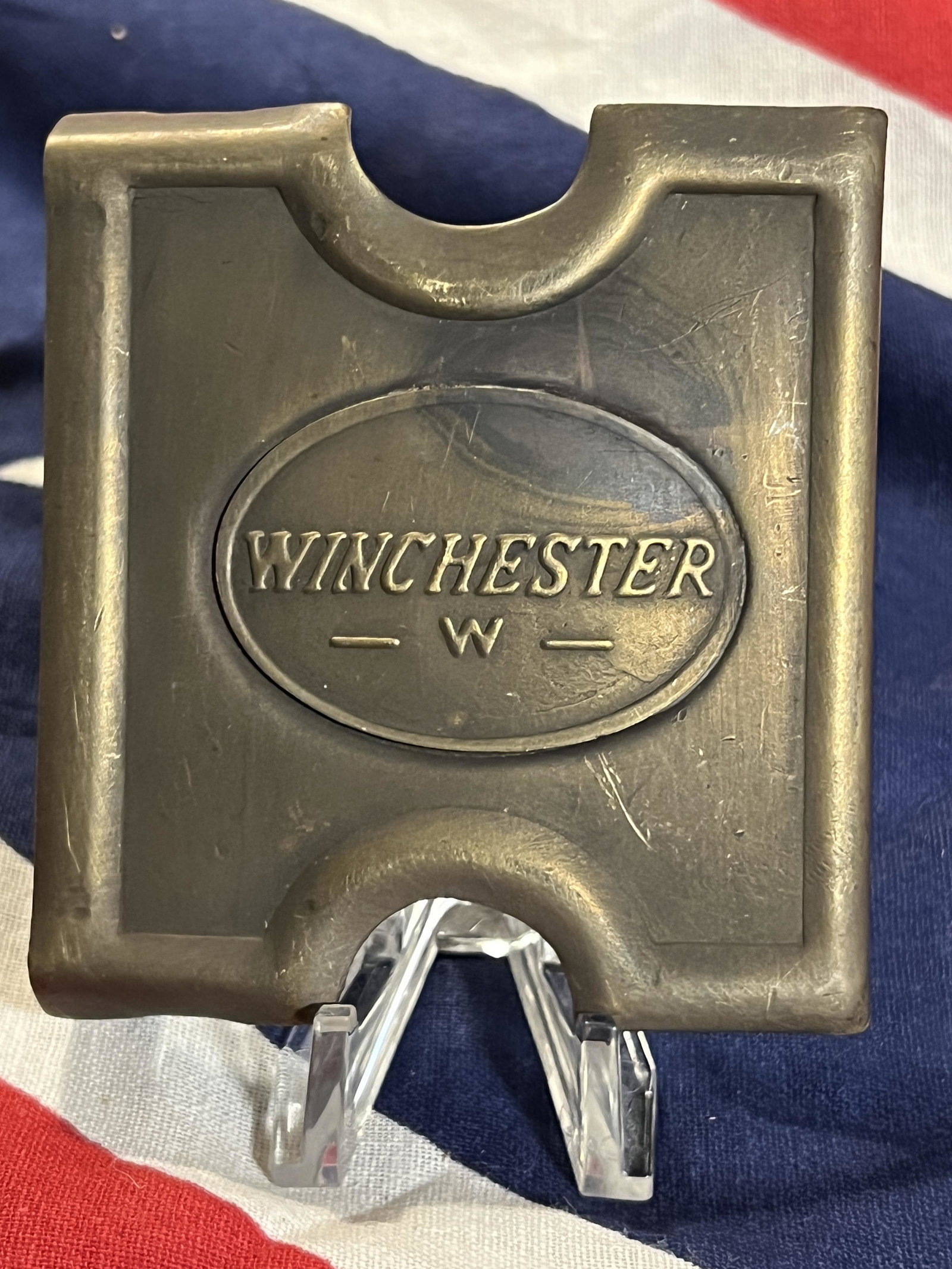 ANTIQUE WINCHESTER ARMS BELT BUCKLE: ANTIQUE WINCHESTER ARMS BELT BUCKLE. IN GOOD OVERALL SHAPE AND CONDITION WITH A BEAUTIFUL OVERALL PATINA. A GREAT FIND AND AN EXCELLENT ADDITION TO YOUR COLLECTION.