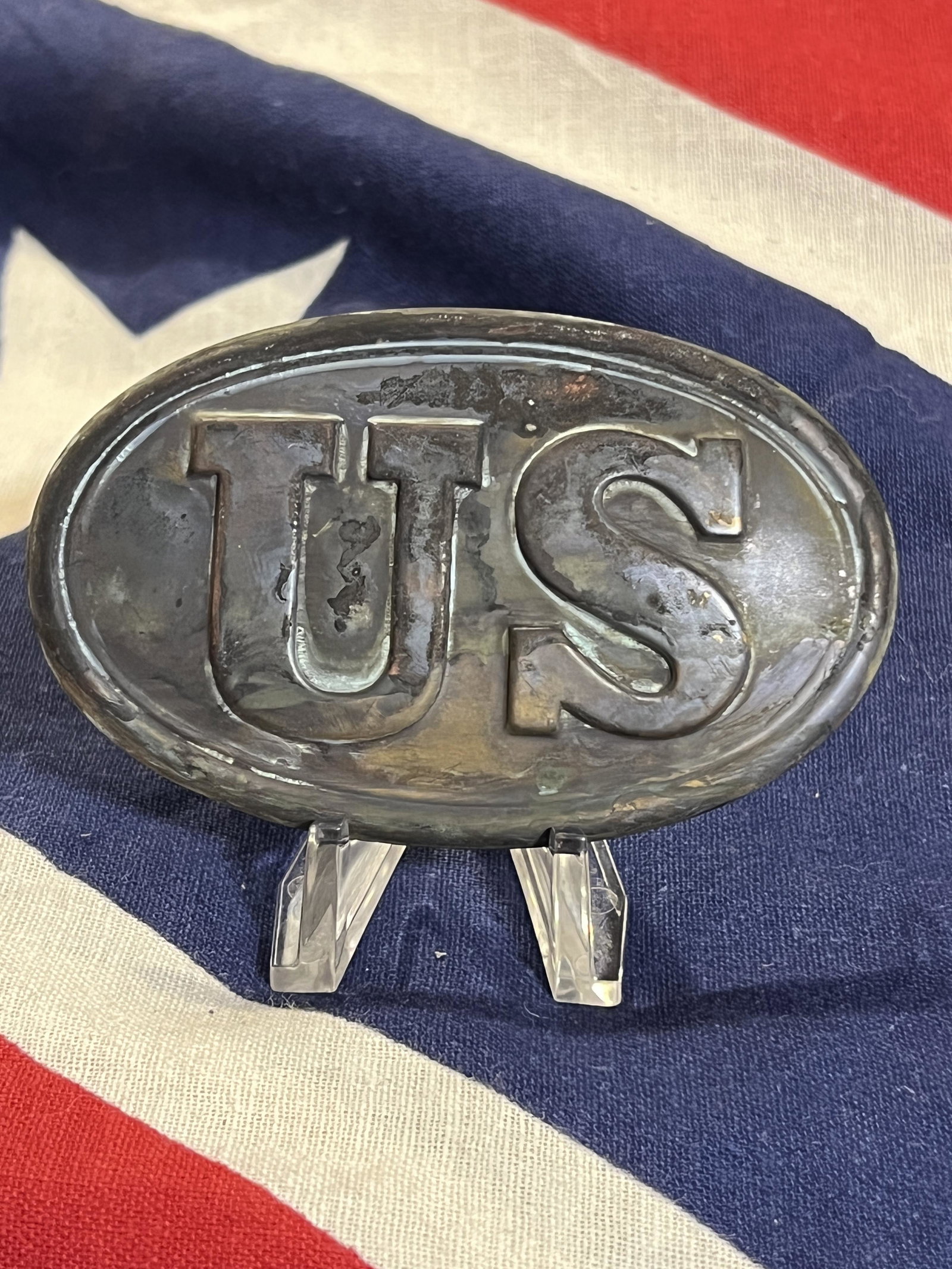 ANTIQUE CIVIL WAR U.S CARTRIDGE BOX PLATE: ANTIQUE CIVIL WAR U.S CARTRIDGE BOX PLATE. IN MINT OVERALL SHAPE AND CONDITION WITH A BEAUTIFUL OVERALL PATINA. HAS A GREAT LOOK TO IT WITH AN EXCELLENT OVERALL EYE APPEAL. A GREAT FIND AND AN EXCELLE