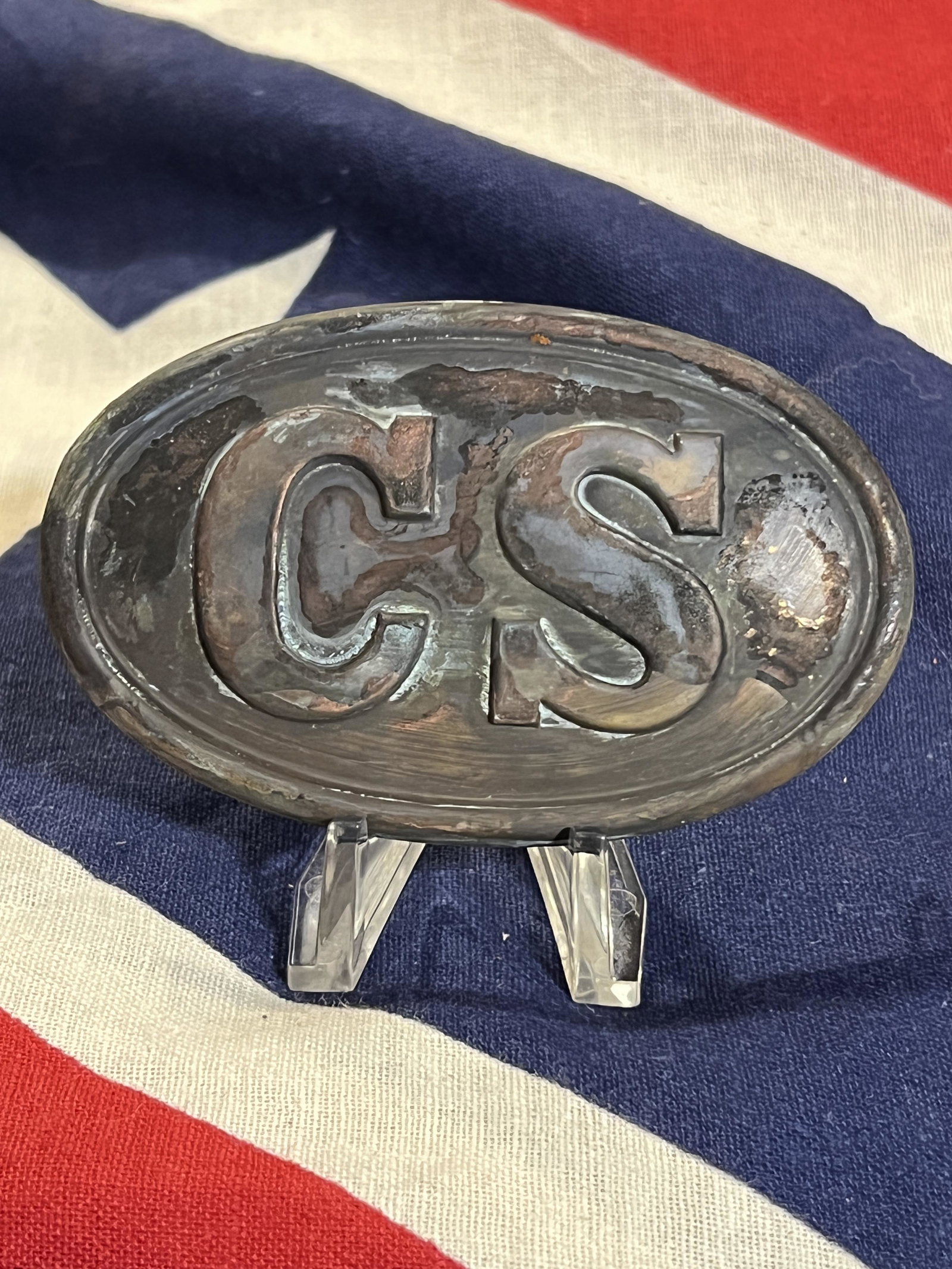 ANTIQUE CIVIL WAR CONFEDERATE C.S. CARTRIDGE BOX PLATE: ANTIQUE CIVIL WAR CONFEDERATE C.S. CARTRIDGE BOX PLATE. IN MINT OVERALL SHAPE AND CONDITION WITH A BEAUTIFUL OVERALL PATINA. HAS A GREAT LOOK TO IT WITH AN EXCELLENT OVERALL EYE APPEAL. A GREAT FIND A