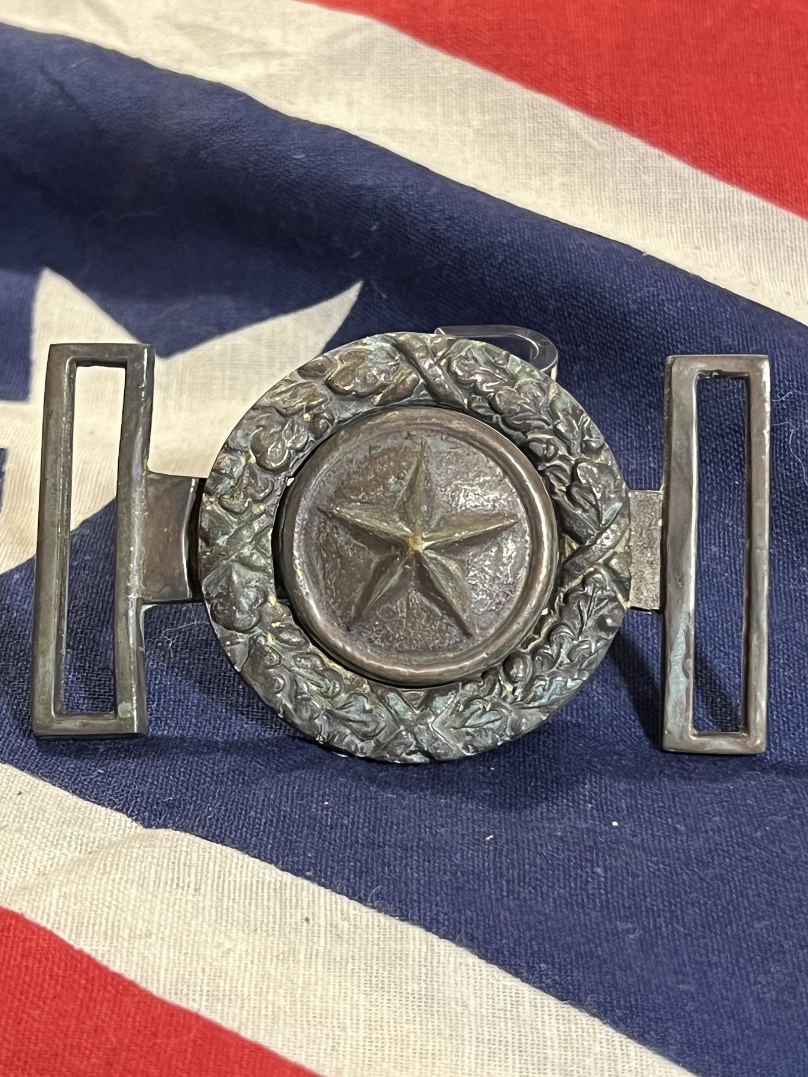 RARE CIVIL WAR CONFEDERATE TEXAS OFFICER BELT BUCKLE: RARE CIVIL WAR CONFEDERATE TEXAS OFFICER 2 PIECE BELT BUCKLE. IN MINT OVERALL SHAPE AND CONDITION WITH A BEAUTIFUL OVERALL PATINA. HAS A GREAT LOOK TO IT WITH AN EXCELLENT OVERALL EYE APPEAL. PLEASE V