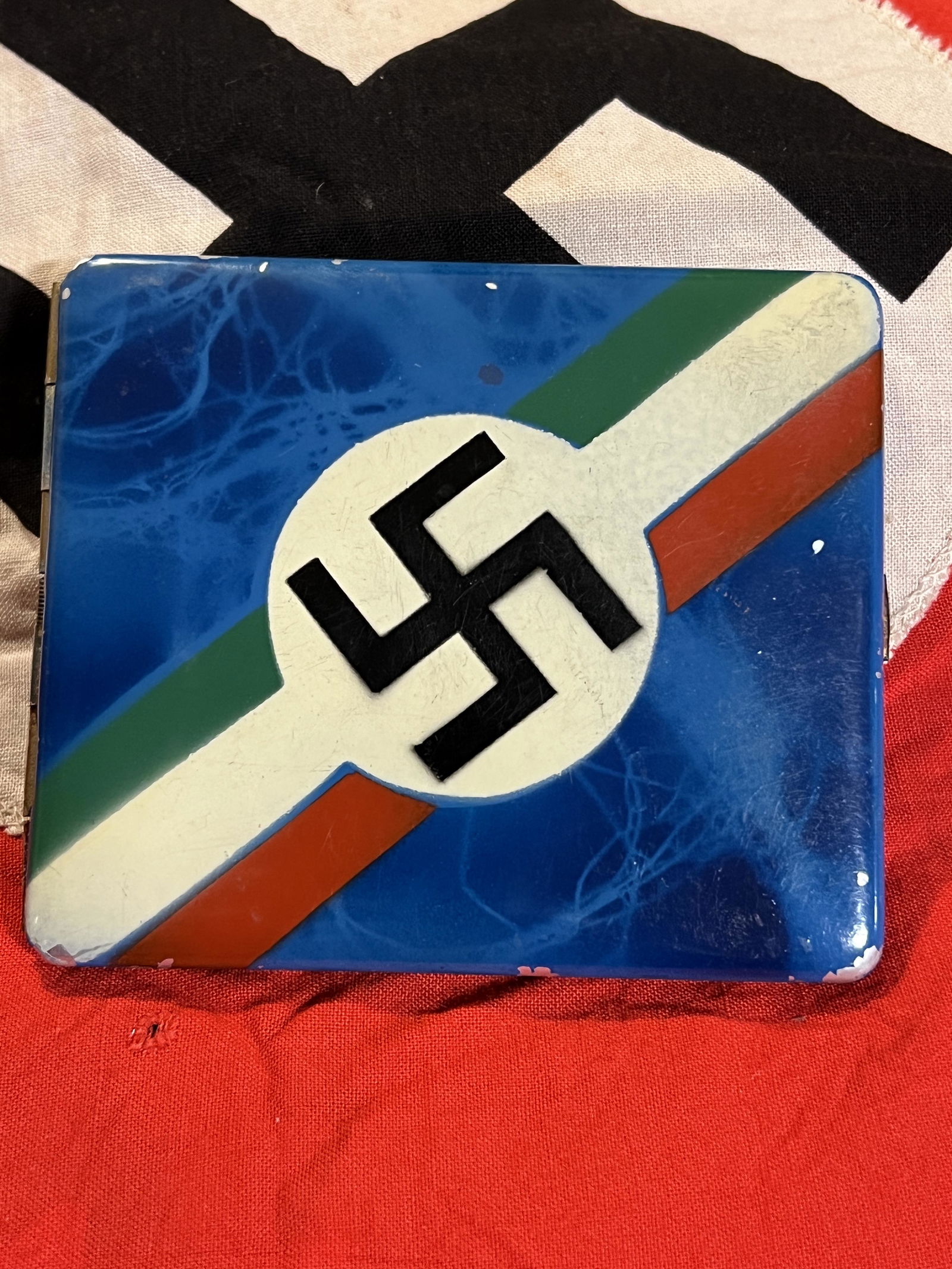 RARE WW2 GERMAN ITALIAN ALLIED TROOPS CIGARETTE CASE: RARE WW2 GERMAN ITALIAN ALLIED TROOPS CIGARETTE CASE. IN MINT OVERALL SHAPE AND CONDITION WITH A BEAUTIFUL OVERALL PATINA. HAS A GREAT LOOK TO IT WITH AN EXCELLENT OVERALL EYE APPEAL. BEAUTIFUL DESIGN