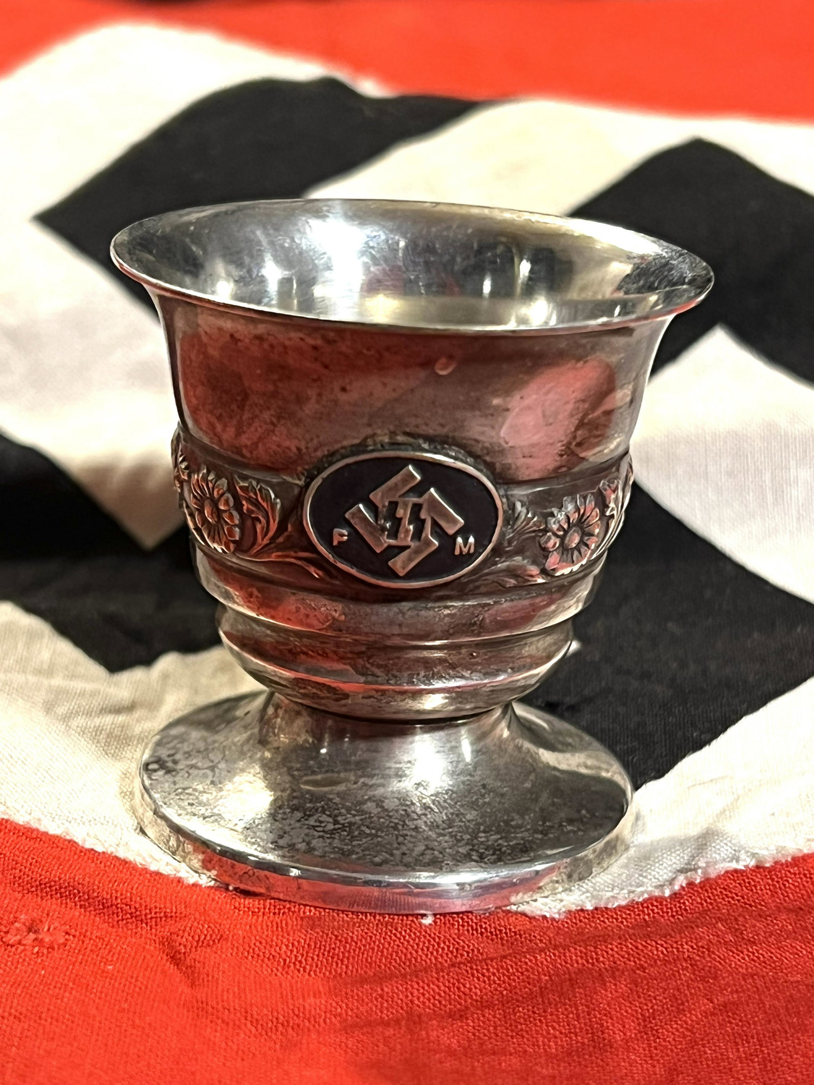 RARE WW2 GERMAN SS FM OFFICER SILVER SHOT GLASS: RARE WW2 GERMAN SS FM OFFICER SILVER SHOT GLASS. IN MINT OVERALL SHAPE AND CONDITION WITH A BEAUTIFUL OVERALL PATINA. THIS SHOT GLASS HAS THE EAGLE SWASTIKA STAMPED ON THE BOTTOM. PLEASE VIEW ALL DETA