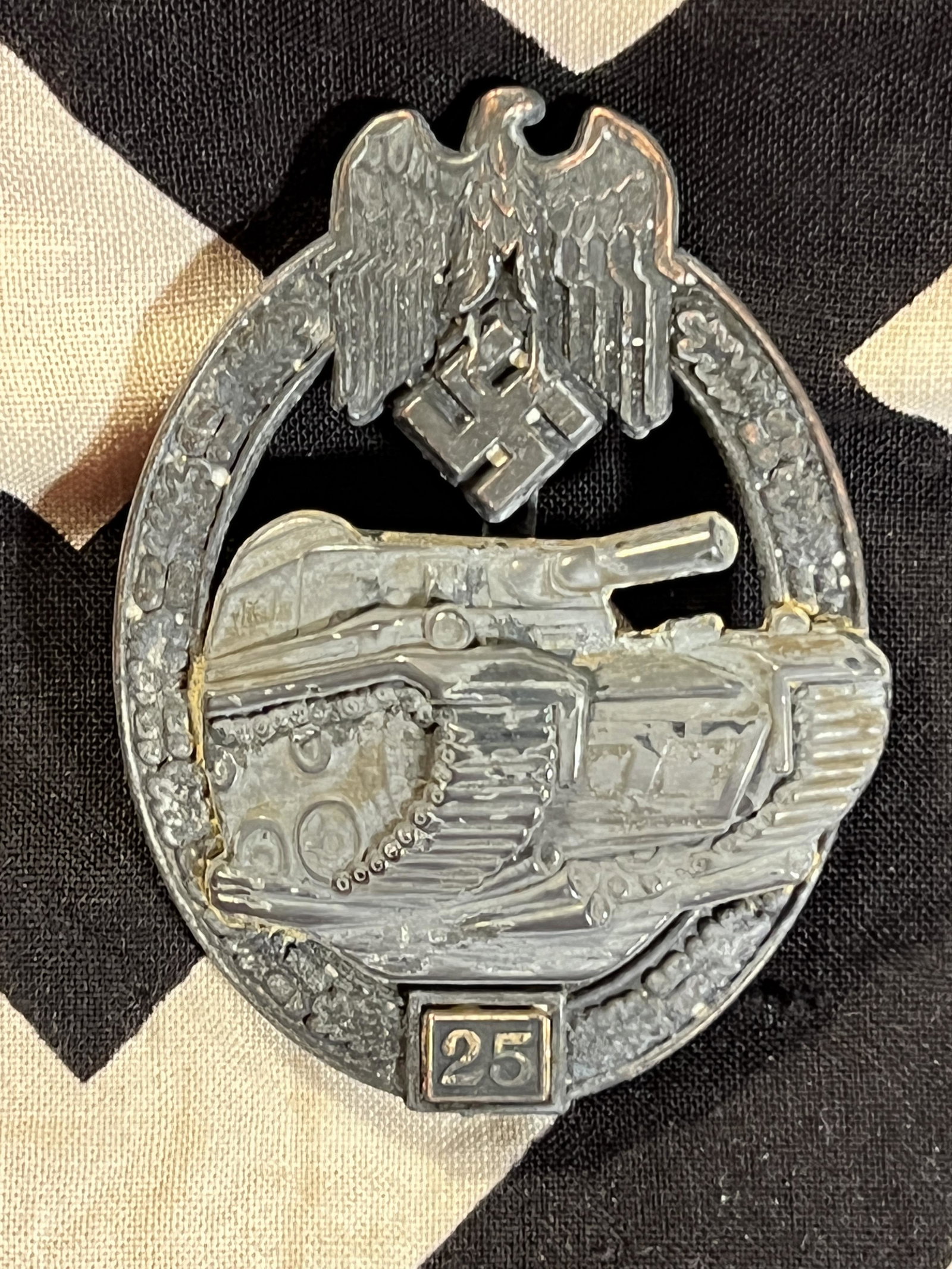 WW2 GERMAN PANZER 25 ASSAULTS BADGE - JFS MARKED: WW2 GERMAN PANZER 25 ASSAULTS BADGE - JFS MARKED. IN MINT OVERALL SHAPE AND CONDITION WITH A BEAUTIFUL OVERALL PATINA. HAS A GREAT LOOK TO IT WITH AN EXCELLENT OVERALL EYE APPEAL. PLEASE VIEW ALL DETA