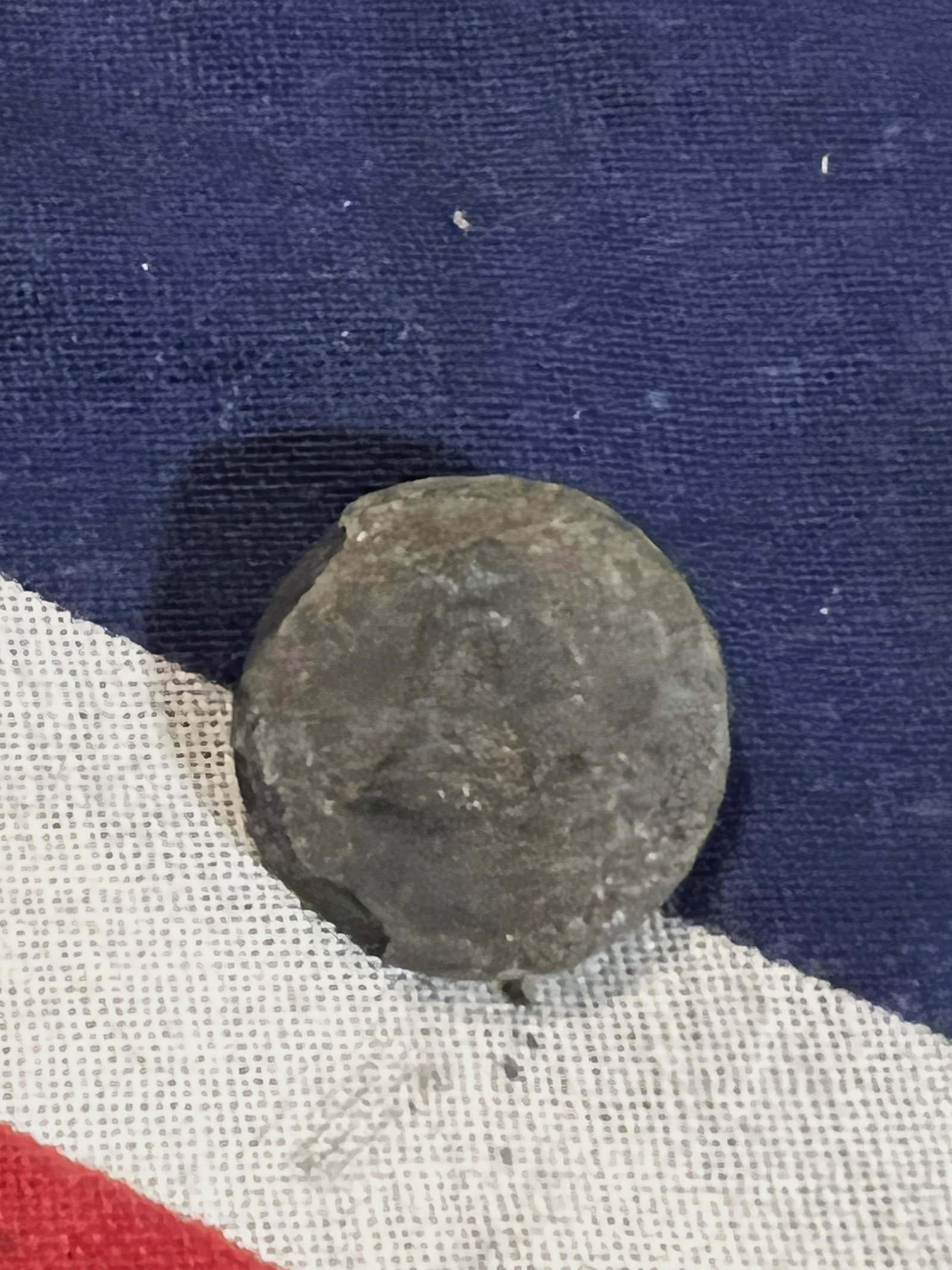 CIVIL WAR ARTILLERY "A" CONFEDERATE PEWTER BUTTON: CIVIL WAR ARTILLERY "A" CONFEDERATE PEWTER BUTTON. IN MINT OVERALL SHAPE AND CONDITION. HAS A GREAT LOOK TO IT WITH AN EXCELLENT OVERALL EYE APPEAL. A GREAT FIND AND AN EXCELLENT ADDITION TO YOUR COLL