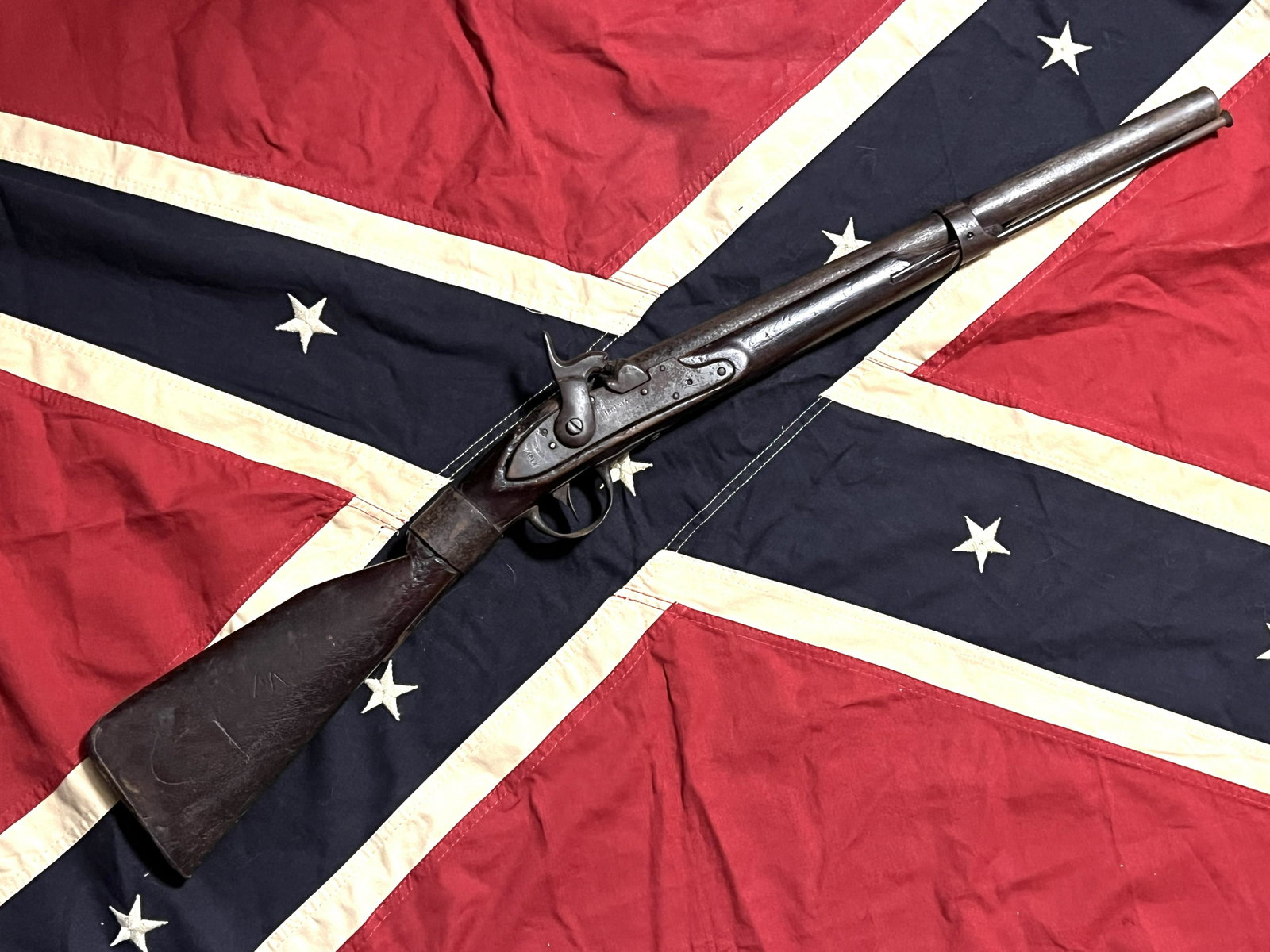 CONFEDERATE CIVIL WAR 2ND MODEL VIRGINIA MUSKET: CONFEDERATE CIVIL WAR 2ND MODEL VIRGINIA MUSKET THAT HAS BEEN CUT DOWN FROM IT'S STANDARD LENGTH. THIS 2ND MODEL VIRGINA MANUFACTORY MUSKET WERE ORIGINALLY FLINT, BUT THIS ONE HAS BEEN CONVERTED TO PE