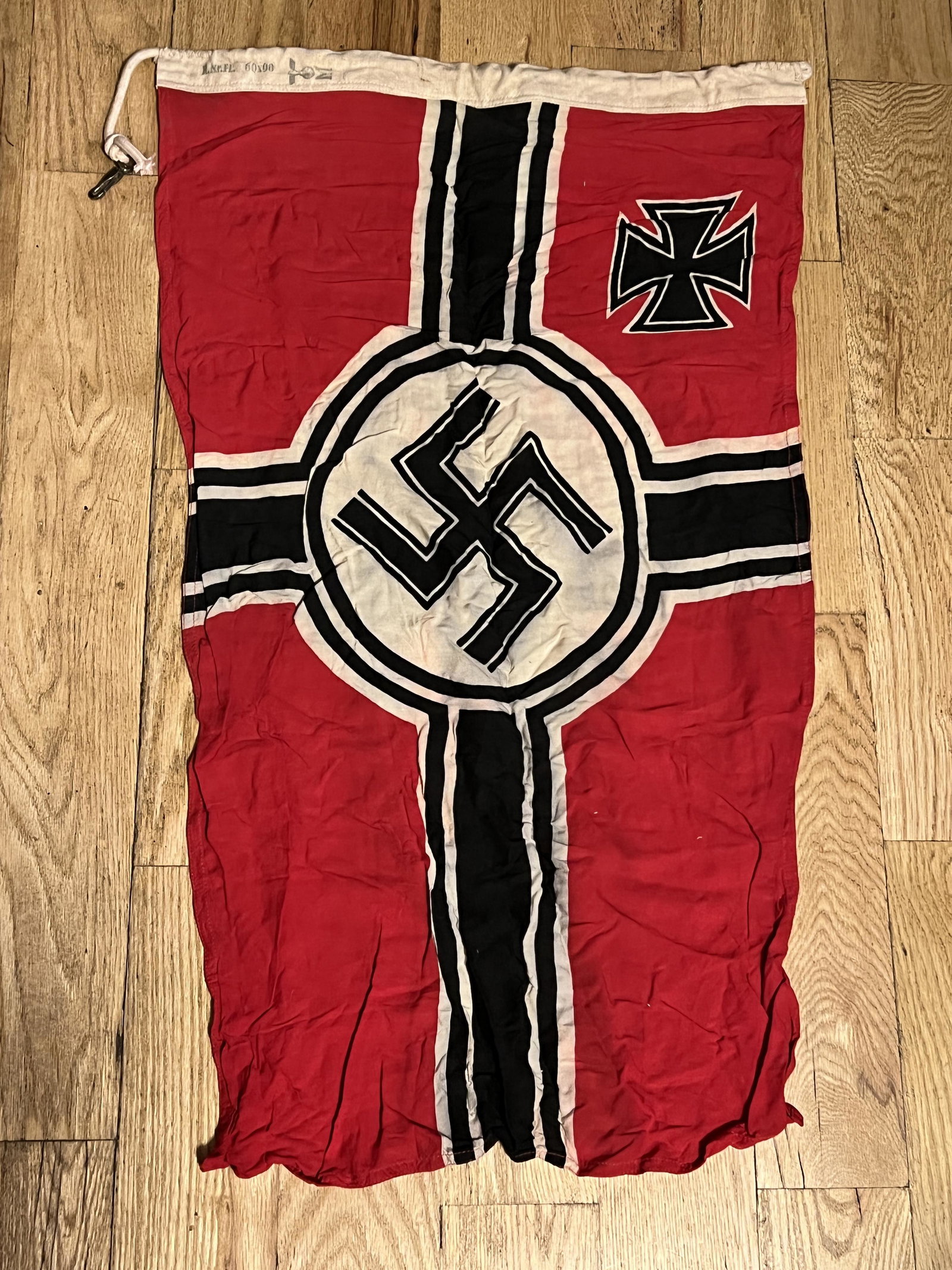RARE WW2 GERMAN KRIEGSMARINE FLAG W/MAKER MARKS: RARE WW2 GERMAN KRIEGSMARINE FLAG W/MAKER MARKS. IN MINT OVERALL SHAPE AND CONDITION WITH A BEAUTIFUL OVERALL PATINA. HAS A GREAT LOOK TO IT WITH AN EXCELLENT OVERALL EYE APPEAL. THIS FLAG IS COMPLETE
