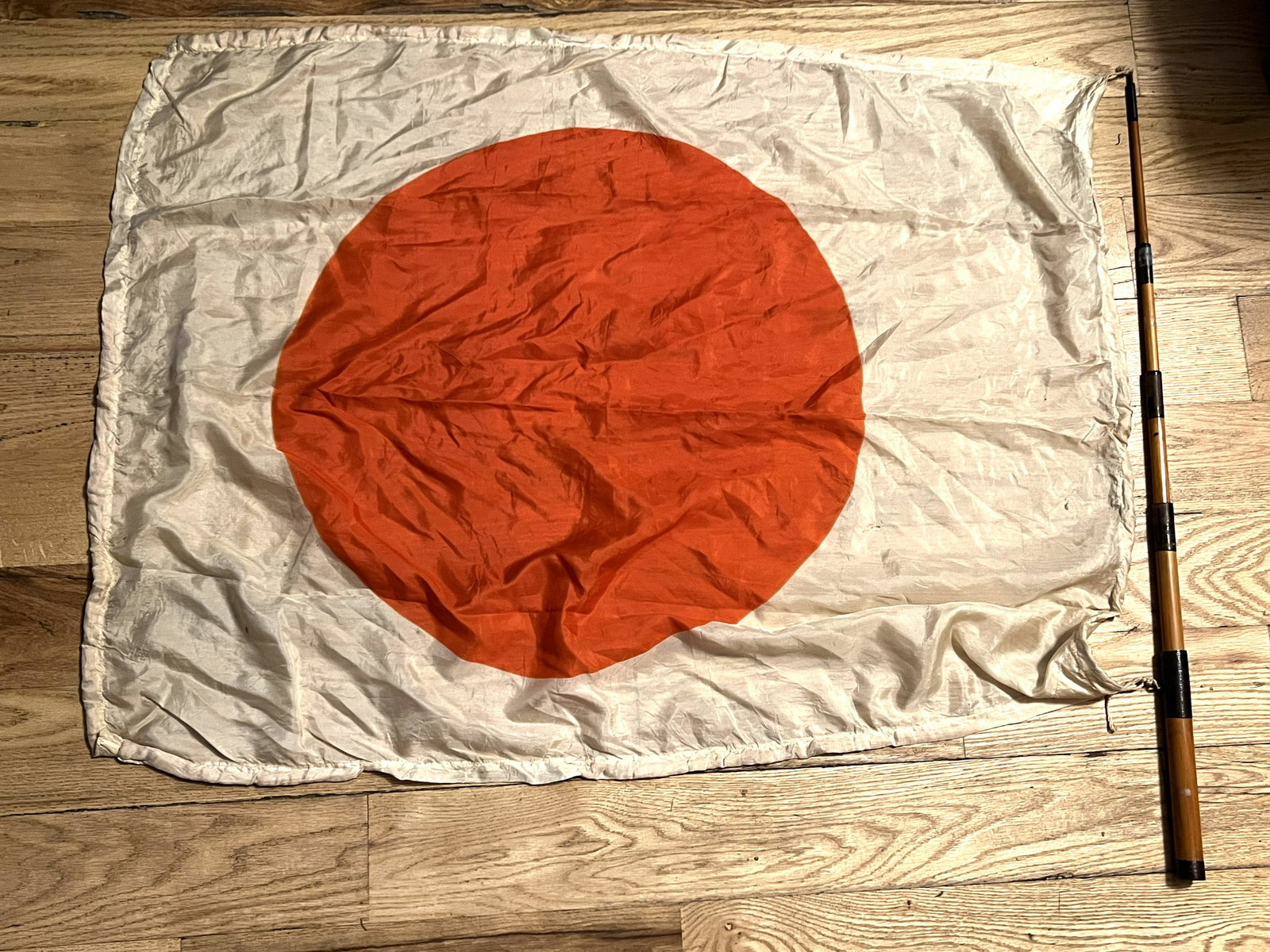 RARE WW2 JAPANESE CAPTURED FLAG WITH ENLARGING POLE: RARE WW2 JAPANESE CAPTURED FLAG WITH ENLARGING POLE. IN MINT OVERALL SHAPE AND CONDITION WITH A BEAUTIFUL OVERALL PATINA. THIS FLAG HAS SEEN A TON OF ACTION. PLEASE VIEW PICTURES FOR DIMENSIONS. HAS A