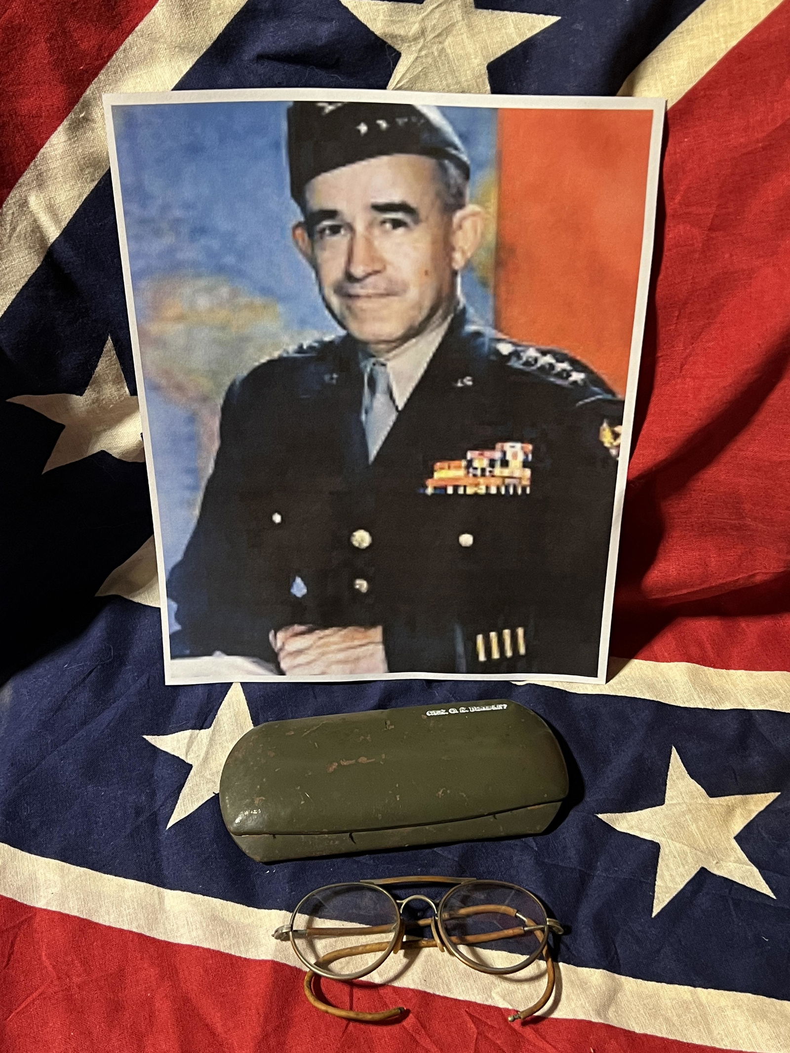 ID'D WW2 U.S. GENERAL OMAR NELSON BRADLEY EYE GLASSES: ID'D WW2 U.S. GENERAL OMAR NELSON BRADLEY EYE GLASSES IN CASE. THIS IS A MUSEUM FIND. THIS IS AN EXTREMELY RARE FIND. THIS HAT WAS DISPLAYED AND COMES FROM THE NATIONAL VIETNAM WAR MUSEUM. GUARANTEED