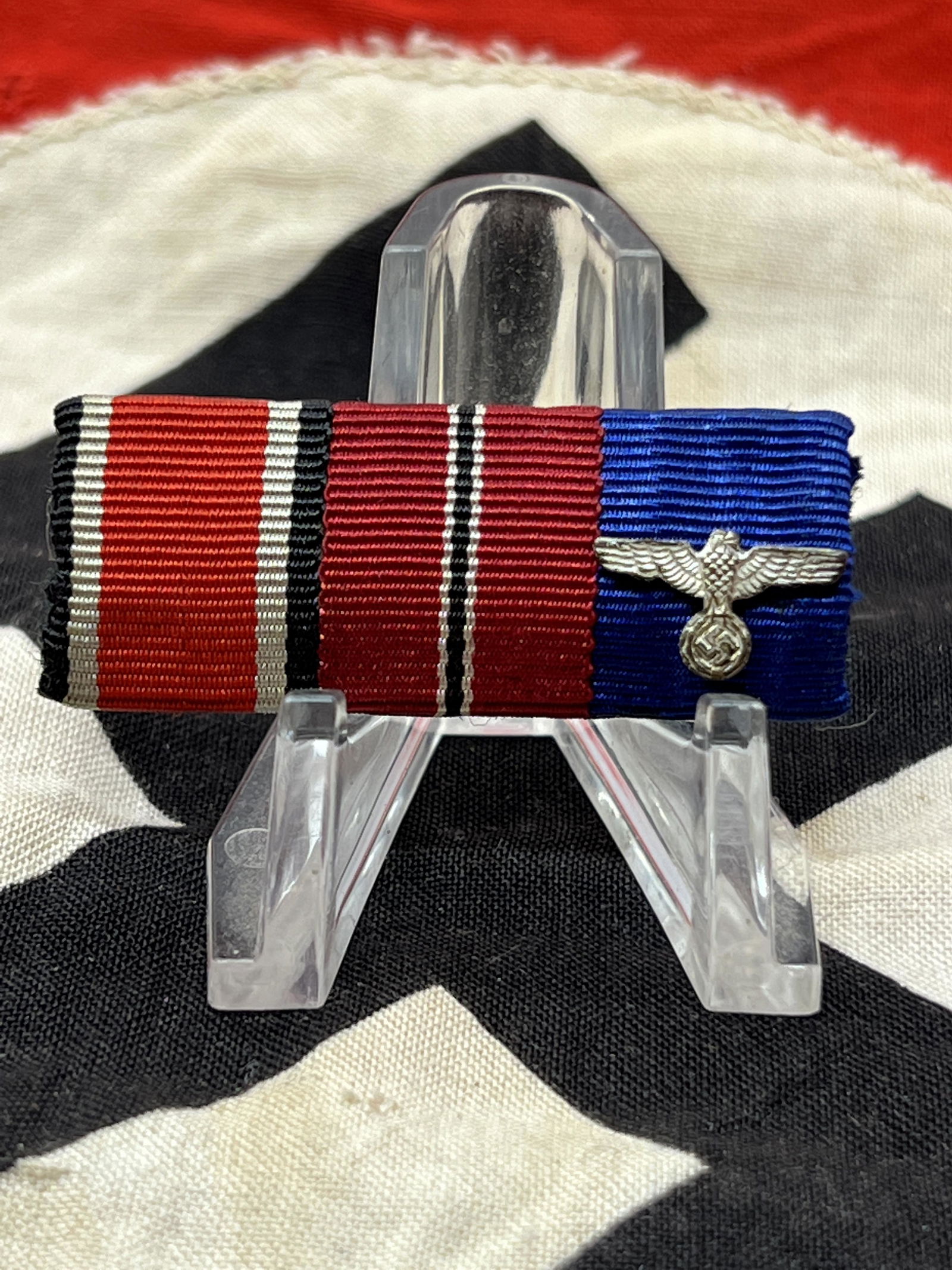 WW2 GERMAN OFFICER UNIFORM BAR PIN: WW2 GERMAN OFFICER UNIFORM BAR PIN. IN GOOD OVERALL SHAPE AND CONDITION WITH A BEAUTIFUL OVERALL PATINA. A GREAT FIND AND AN EXCELLENT ADDITION TO YOUR COLLECTION.