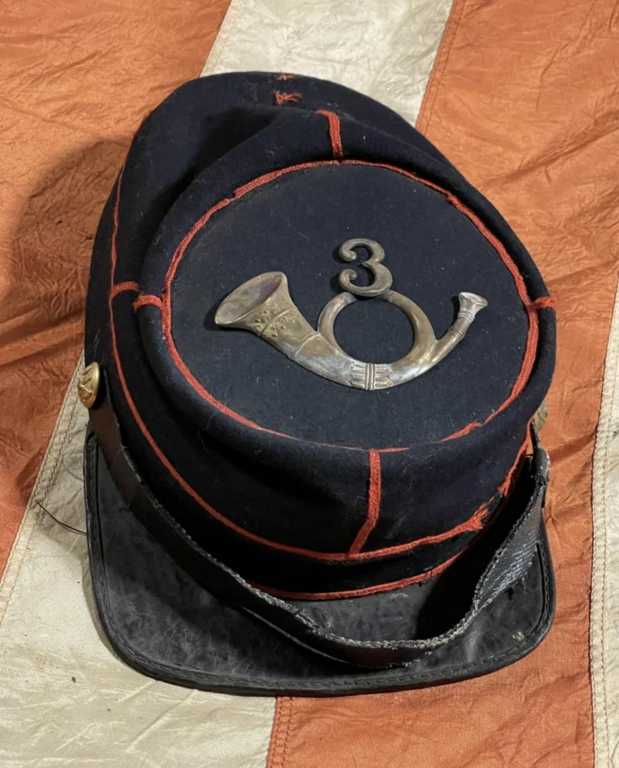 CIVIL WAR UNION OFFICER INFANTRY KEPI HAT CAP: CIVIL WAR UNION OFFICER INFANTRY KEPI HAT CAP. THIS BELONGED TO A HIGH RANKING UNION OFFICER. IN MINT OVERALL SHAPE AND CONDITION WITH A BEAUTIFUL OVERALL PATINA. HAS A GREAT LOOK TO IT WITH AN EXCELL