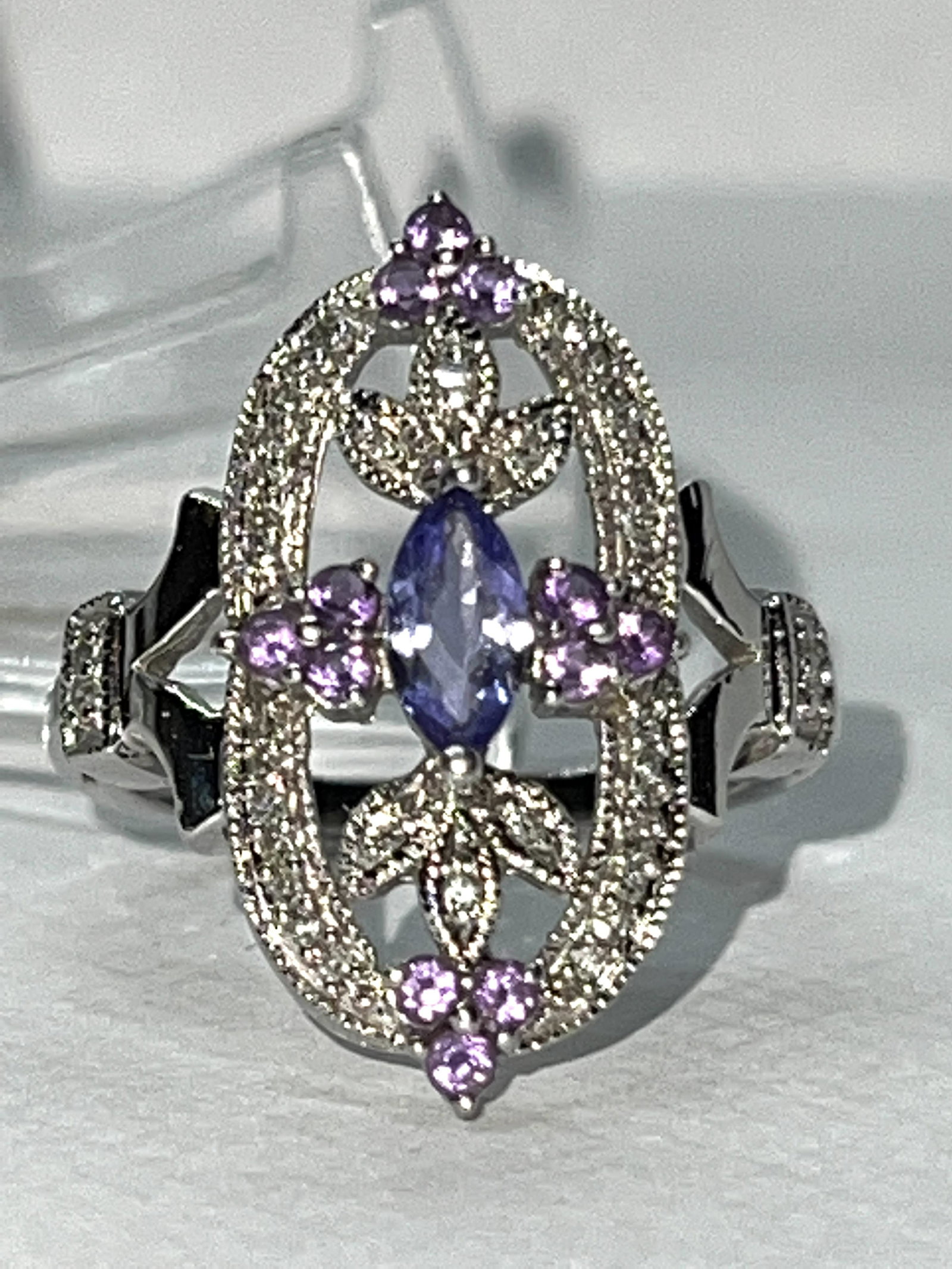14K GOLD 1.0 TCW TANZANITE AMETHYST DIAMONDS RING SZ 7: 14K GOLD 1.0 TCW TANZANITE AMETHYST DIAMONDS RING SZ 7. TRULY A SHOWPIECE. IT IS IN MINT OVERALL SHAPE AND CONDITION WITH AN EXCELLENT OVERALL EYE APPEAL. A GREAT FIND AND AN EXCELLENT ADDITION TO YOU