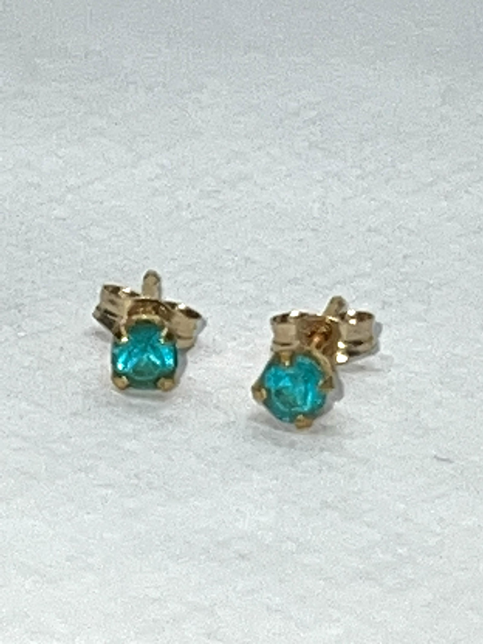 ESTATE 10K GOLD BLUE STONE STUDS EARRINGS (1 of 2)