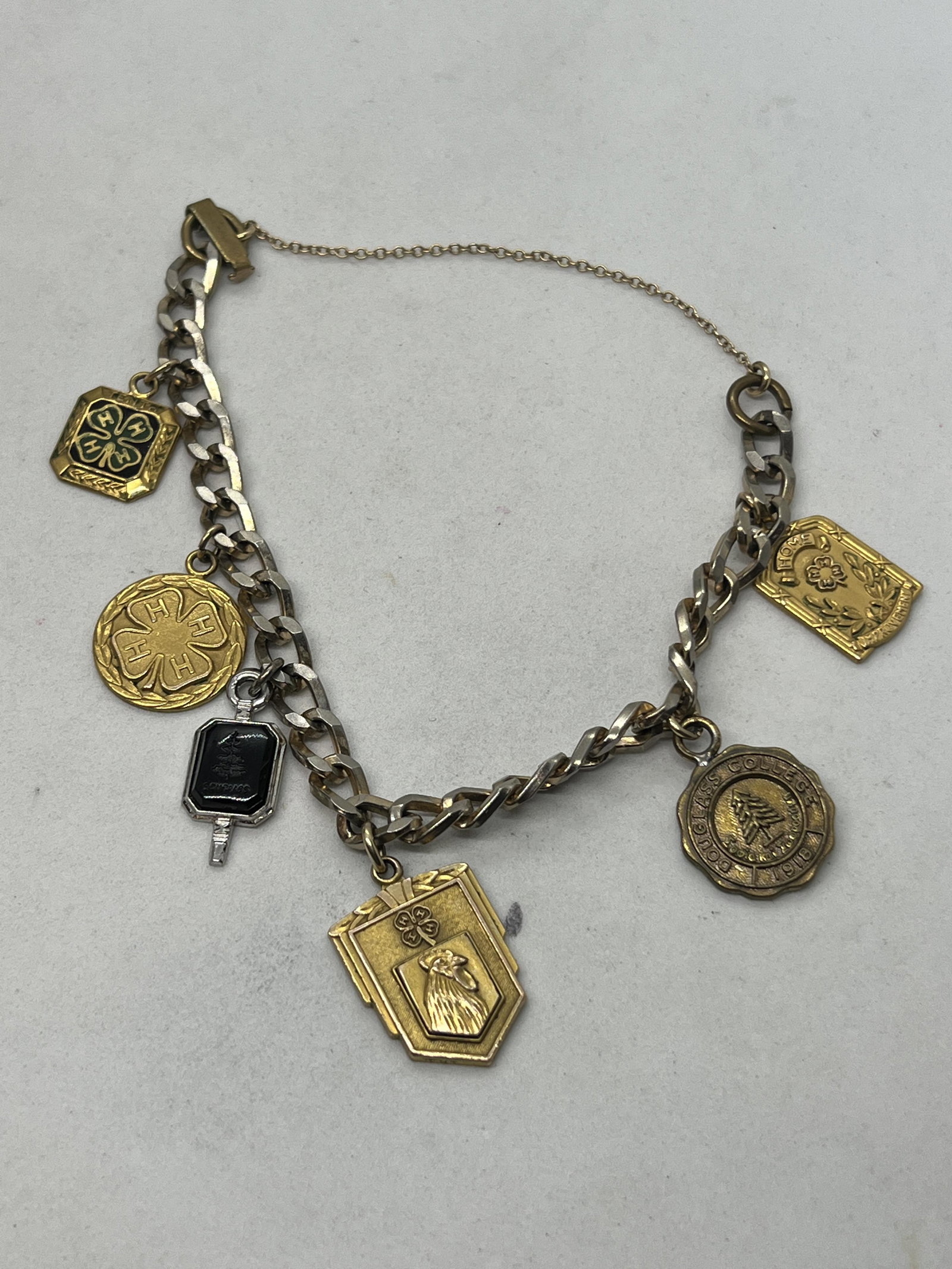 VERY OLD ANTIQUE CHARM UNISEX BRACELET: VERY OLD ANTIQUE CHARM UNISEX BRACELET. SOLD AS FOUND. PLEASE VIEW ALL DETAILED PICTURES.