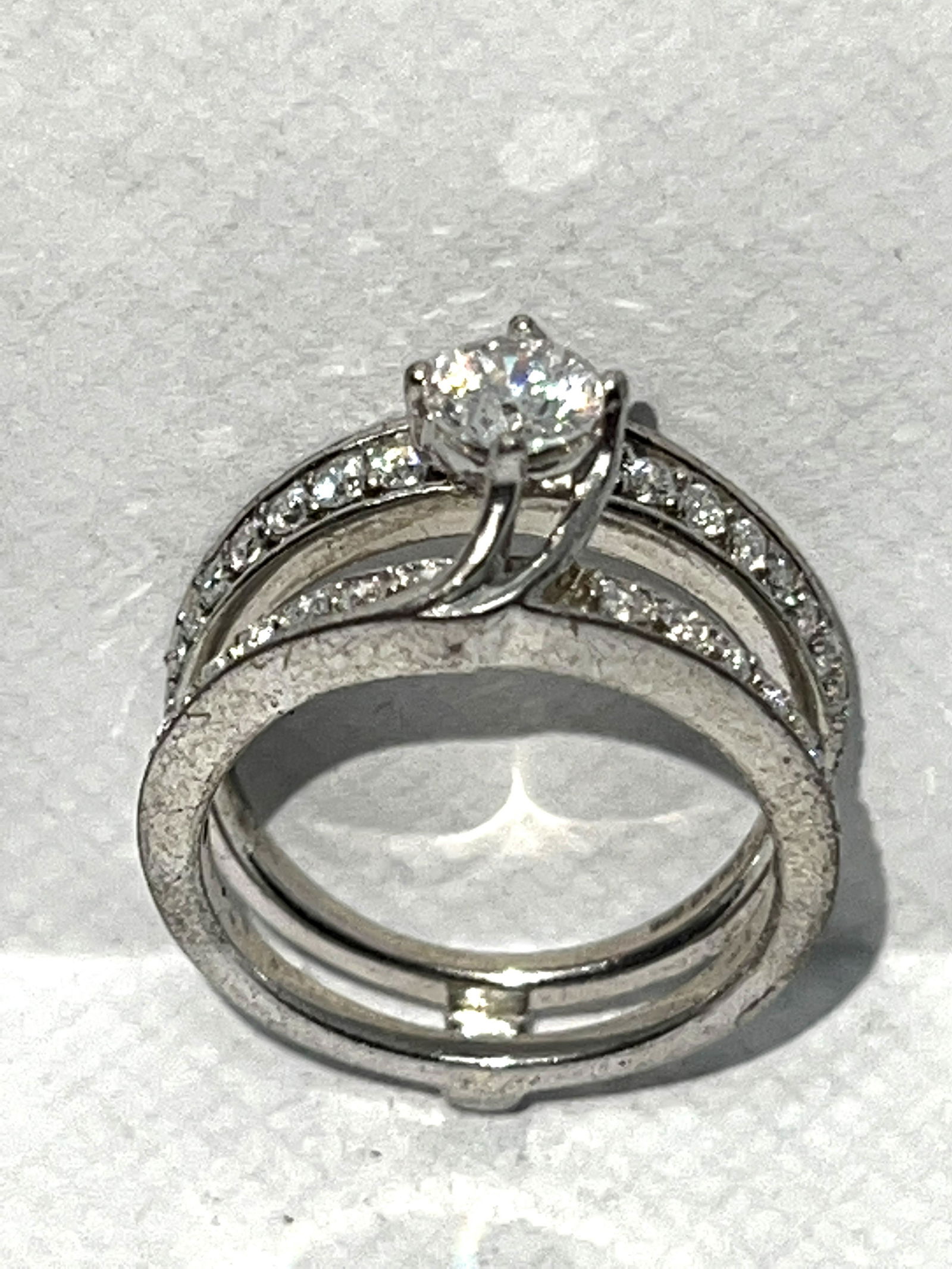 LADIES STERLING SILVER WEDDING RING SZ 7 (1 of 3)