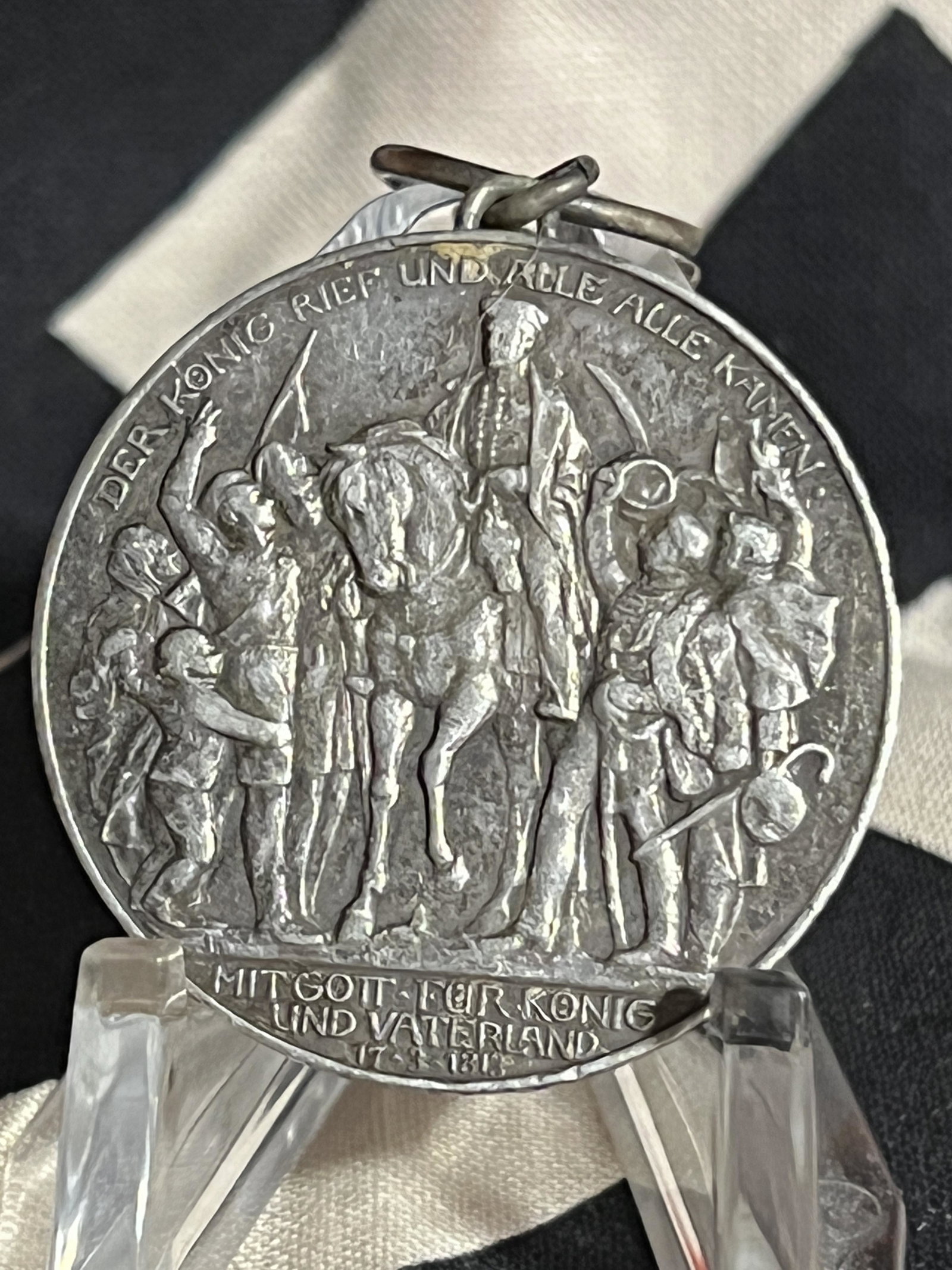 WW1 GERMAN 1913 DEUTSCHES REICH DREI MARK MEDAL: WW1 GERMAN 1913 DEUTSCHES REICH DREI MARK MEDAL. IN GOOD OVERALL SHAPE AND CONDITION. HAS A GREAT LOOK TO IT WITH AN EXCELLENT OVERALL EYE APPEAL. A GREAT FIND AND AN EXCELLENT ADDITION TO YOUR COLLEC