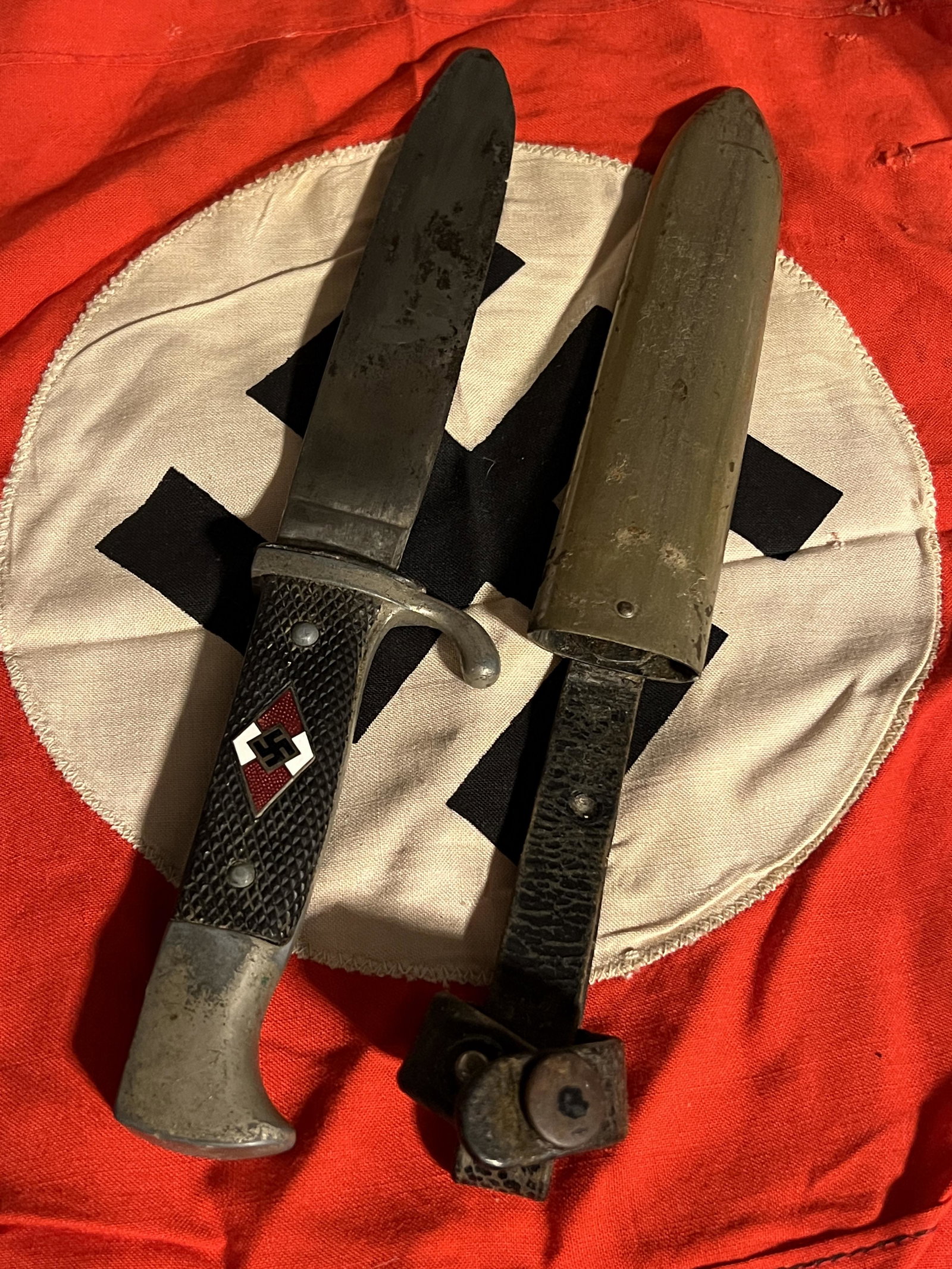 VET BRING BACK WW2 GERMAN HITLER YOUTH DAGGER W/SHEATH: VET BRING BACK WW2 GERMAN HITLER YOUTH DAGGER W/SHEATH. IN MINT OVERALL SHAPE AND CONDITION WITH BATTLE USED PATINA. PLEASE VIEW ALL DETAILED PICTURES. A GREAT FIND AND AN EXCELLENT ADDITION TO YOUR C