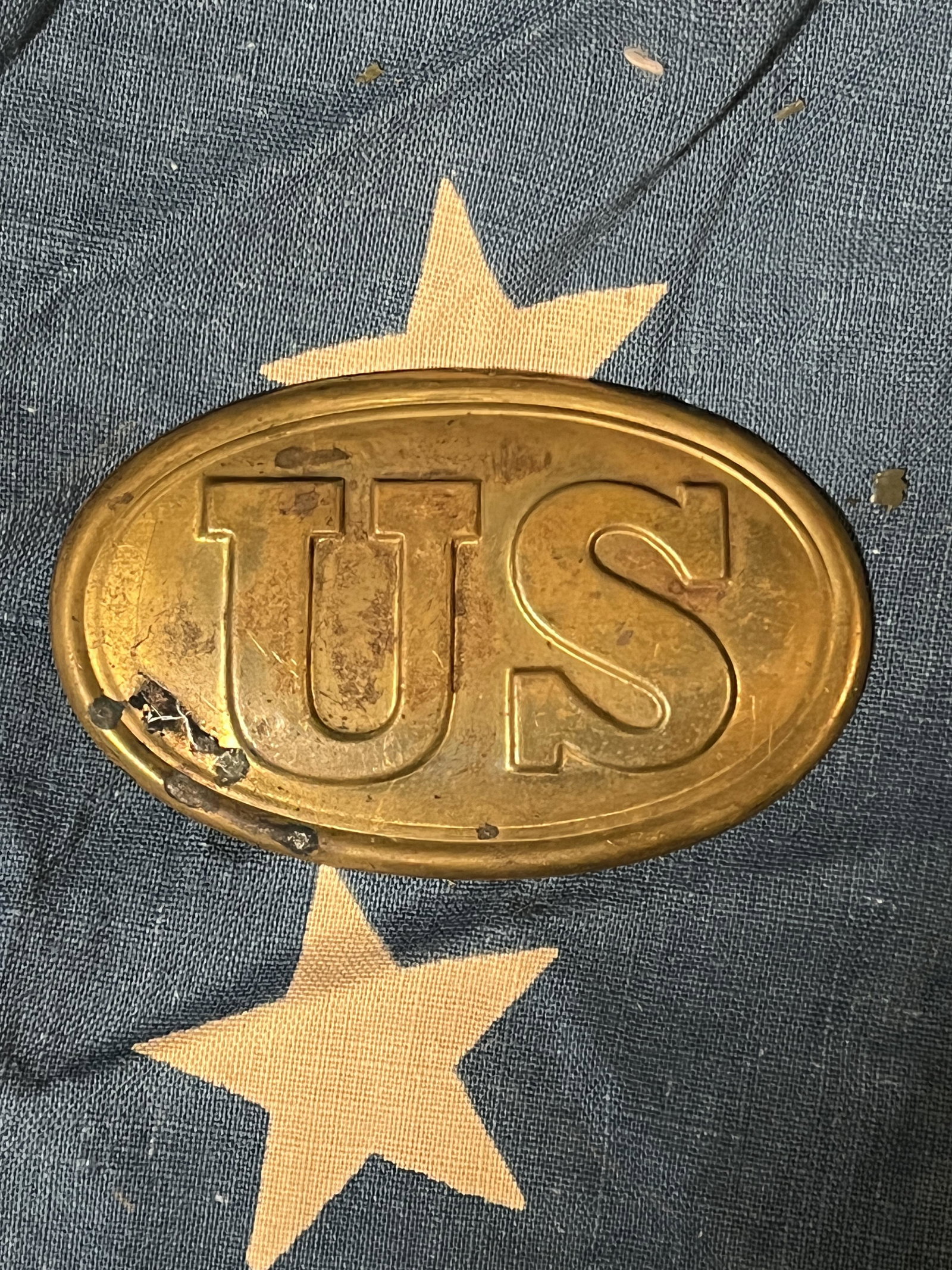 CIVIL WAR U.S. OFFICER BELT BUCKLE: CIVIL WAR U.S. OFFICER BELT BUCKLE. IN MINT OVERALL SHAPE AND CONDITION. HAS A GREAT LOOK TO IT WITH AN EXCELLENT OVERALL EYE APPEAL. A GREAT FIND AND AN EXCELLENT ADDITION TO YOUR COLLECTION.