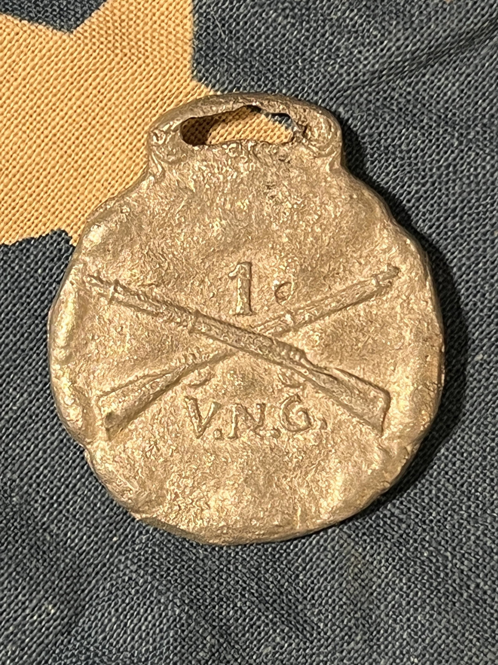 RARE CIVIL WAR V.N.G. VIRGINIA NATL. GUARD VETERAN'S: RARE CIVIL WAR V.N.G. VIRGINIA NATL. GUARD VETERAN'S MEDAL. IN MINT OVERALL SHAPE AND CONDITION WITH A BEAUTIFUL OVERALL PATINA. A GREAT FIND AND AN EXCELLENT ADDITION TO YOUR COLLECTION.