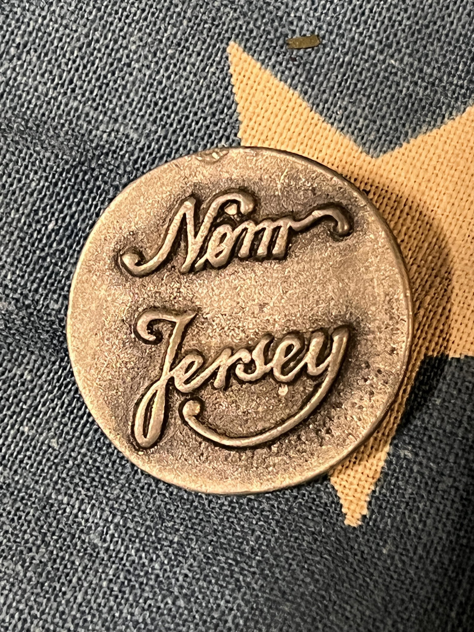 RARE REVOLUTIONARY WAR NEW JERSEY BUTTON: RARE REVOLUTIONARY WAR NEW JERSEY BUTTON. A RARE FIND. IT IS IN MINT OVERALL SHAPE AND CONDITION WITH A BEAUTIFUL OVERALL PATINA. HAS A GREAT LOOK TO IT WITH AN EXCELLENT OVERALL EYE APPEAL. A GREAT F