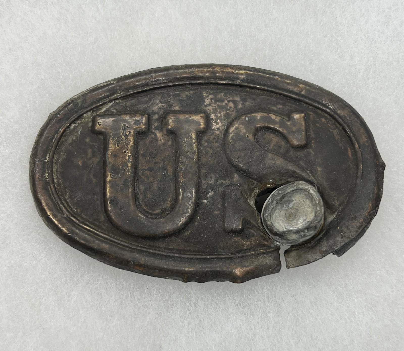 VERY RARE CIVIL WAR BULLET STRUCK U.S. BELT BUCKLE: VERY RARE CIVIL WAR BULLET STRUCK U.S. BELT BUCKLE. A RARE FIND. IN MINT OVERALL SHAPE AND CONDITION WITH A BEAUTIFUL OVERALL PATINA. HAS A GREAT LOOK TO IT WITH AN EXCELLENT OVERALL EYE APPEAL. PLEAS