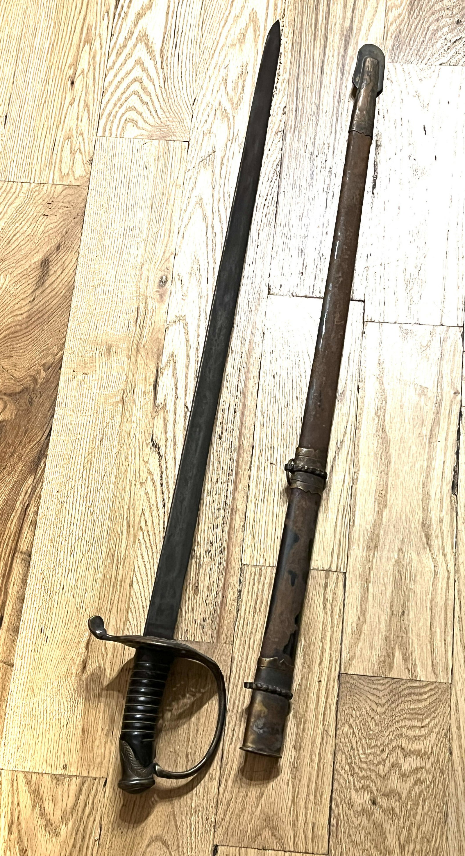 RARE CIVIL WAR CSA CONFEDERATE VETERAN'S SWORD: RARE CIVIL WAR CSA CONFEDERATE VETERAN'S SWORD. IN GOOD OVERALL SHAPE AND CONDITION. PROBABLY USED AS A CONFEDERATE VETERAN'S PARADE SWORD. PLEASE VIEW ALL DETAILED PICTURES. A GREAT FIND AND AN EXCEL