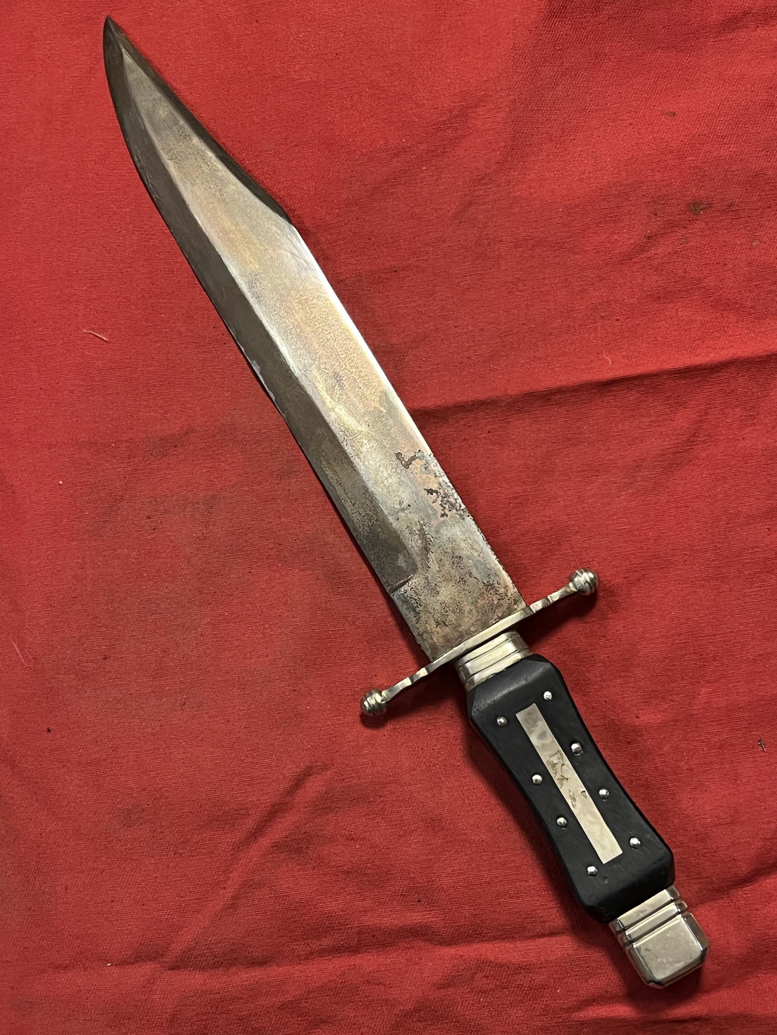 RARE CIVIL WAR CONFEDERATE WARRIOR BOWIE KNIFE: RARE CIVIL WAR CONFEDERATE WARRIOR BOWIE KNIFE. HAS A GREAT LOOK TO IT WITH AN EXCELLENT OVERALL EYE APPEAL. PLEASE VIEW ALL DETAILED PICTURES. A GREAT FIND AND AN EXCELLENT ADDITION TO YOUR COLLECTIO