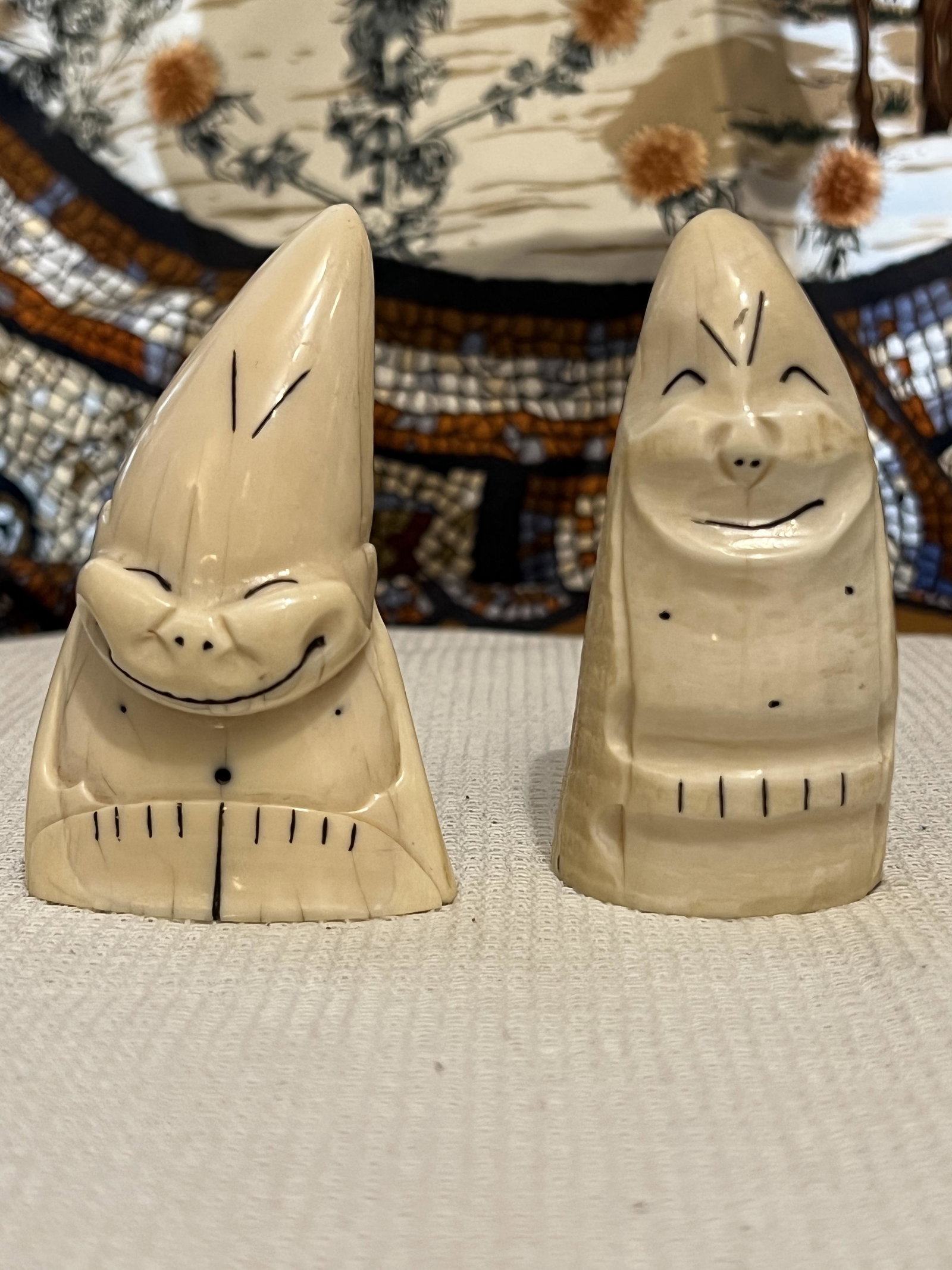 ANTIQUE LOT OF (2) WALRUS BONE ENGRAVED ORNAMENTS: ANTIQUE LOT OF (2) WALRUS BONE ENGRAVED ORNAMENTS. IN GOOD OVERALL SHAPE AND CONDITION. HAS A GREAT LOOK TO IT WITH AN EXCELLENT OVERALL EYE APPEAL. A GREAT FIND AND AN EXCELLENT ADDITION TO YOUR COLL