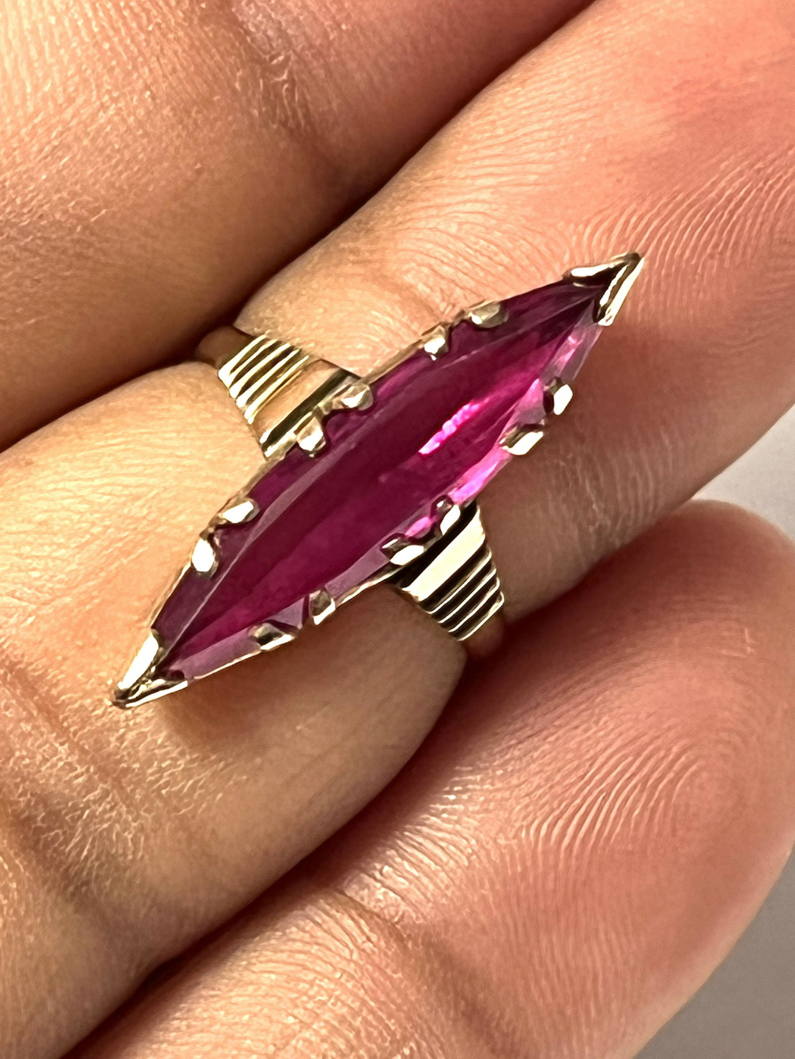VICTORIAN 14K GOLD 2 TCW RUBY COCKTAIL RING (1 of 4)