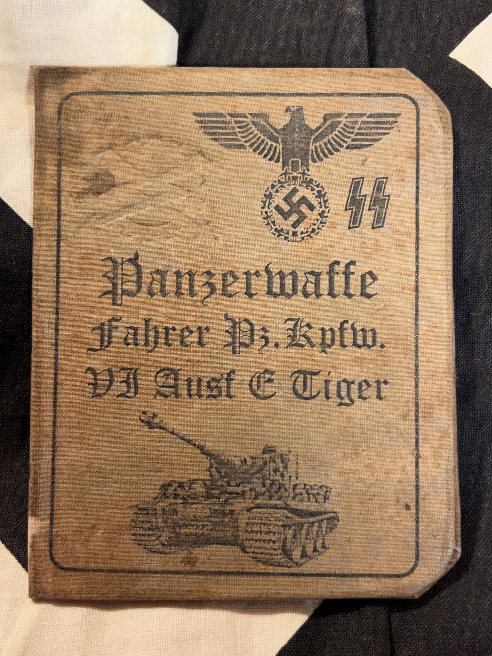 RARE WW2 GERMAN SS PANZER OFFICER ID CARD PASSPORT: RARE WW2 GERMAN SS PANZER OFFICER ID CARD PASSPORT. A RARE FIND. THIS IS A COMPLETE PASSPORT WITH THE STAMP, PHOTO, ETC. PLEASE VIEW ALL DETAILED PICTURES. A GREAT FIND AND AN EXCELLENT ADDITION TO YO
