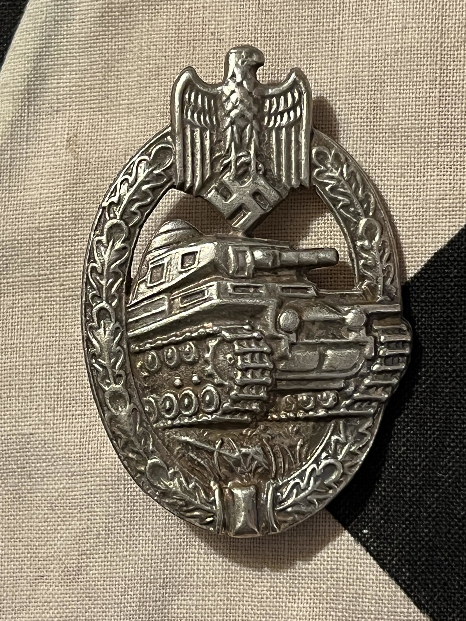 WW2 GERMAN NAZI PANZER TANK BADGE: WW2 GERMAN NAZI PANZER TANK BADGE. IN MINT OVERALL SHAPE AND CONDITION WITH A BEAUTIFUL OVERALL PATINA. HAS A GREAT LOOK TO IT WITH AN EXCELLENT OVERALL EYE APPEAL. A GREAT FIND AND AN EXCELLENT ADDIT