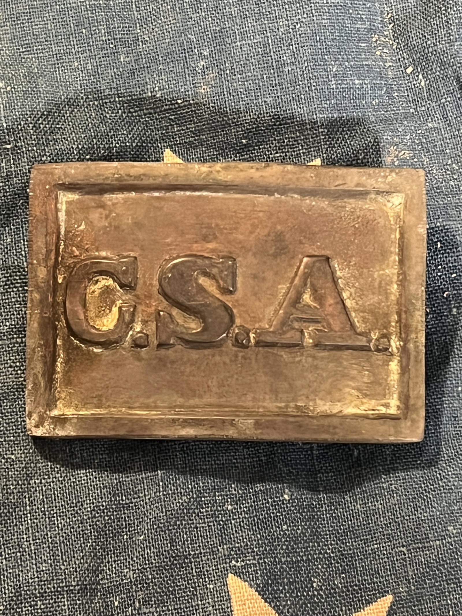 RARE CIVIL WAR CONFEDERATE CSA BELT BUCKLE: RARE CIVIL WAR CONFEDERATE CSA BELT BUCKLE. IN MINT OVERALL SHAPE AND CONDITION WITH A BEAUTIFUL OVERALL PATINA. HAS A GREAT LOOK TO IT WITH AN EXCELLENT OVERALL EYE APPEAL. A GREAT FIND AND AN EXCELL
