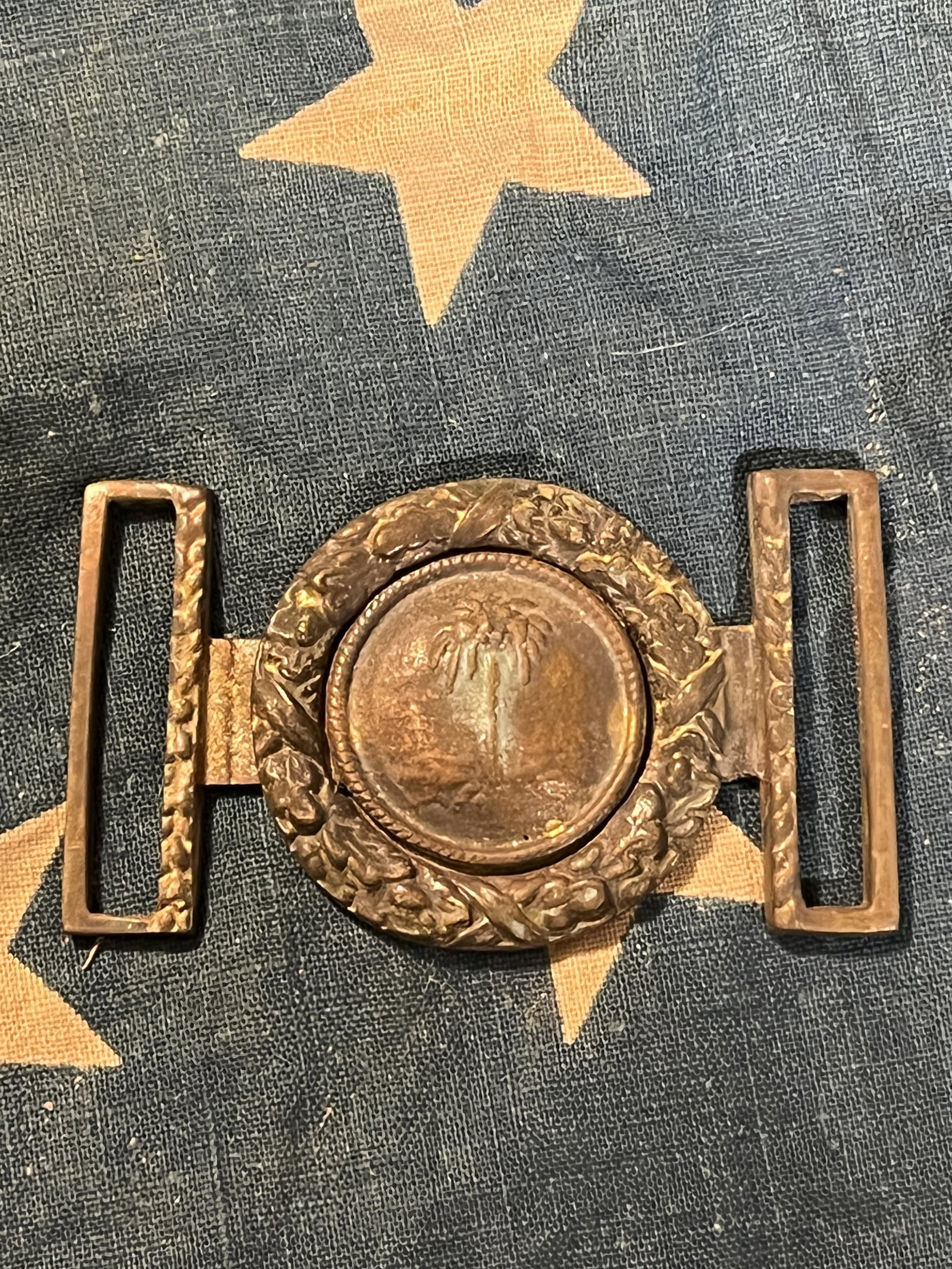 SCARCE CIVIL WAR CONFEDERATE SOUTH CAROLINA BELT BUCKLE: SCARCE CIVIL WAR CONFEDERATE SOUTH CAROLINA BELT BUCKLE. A RARE FIND. IT IS IN MINT OVERALL SHAPE AND CONDITION. BUCKLE IS 2 PIECE CONSTRUCTION. HAS A GREAT LOOK TO IT WITH AN EXCELLENT OVERALL EYE AP