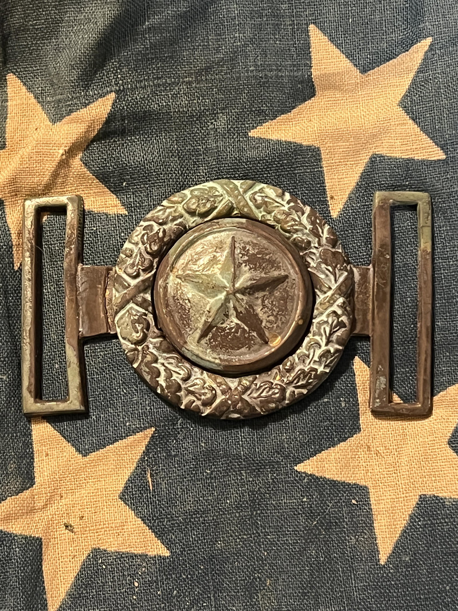 VERY RARE CIVIL WAR CONFEDERATE TEXAS 2 PIECE BELT: VERY RARE CIVIL WAR CONFEDERATE TEXAS 2 PIECE BELT BUCKLE. A RARE FIND. IT IS IN MINT OVERALL SHAPE AND CONDITION WITH A BEAUTIFUL OVERALL PATINA. HAS A GREAT LOOK TO IT WITH AN EXCELLENT OVERALL EYE 