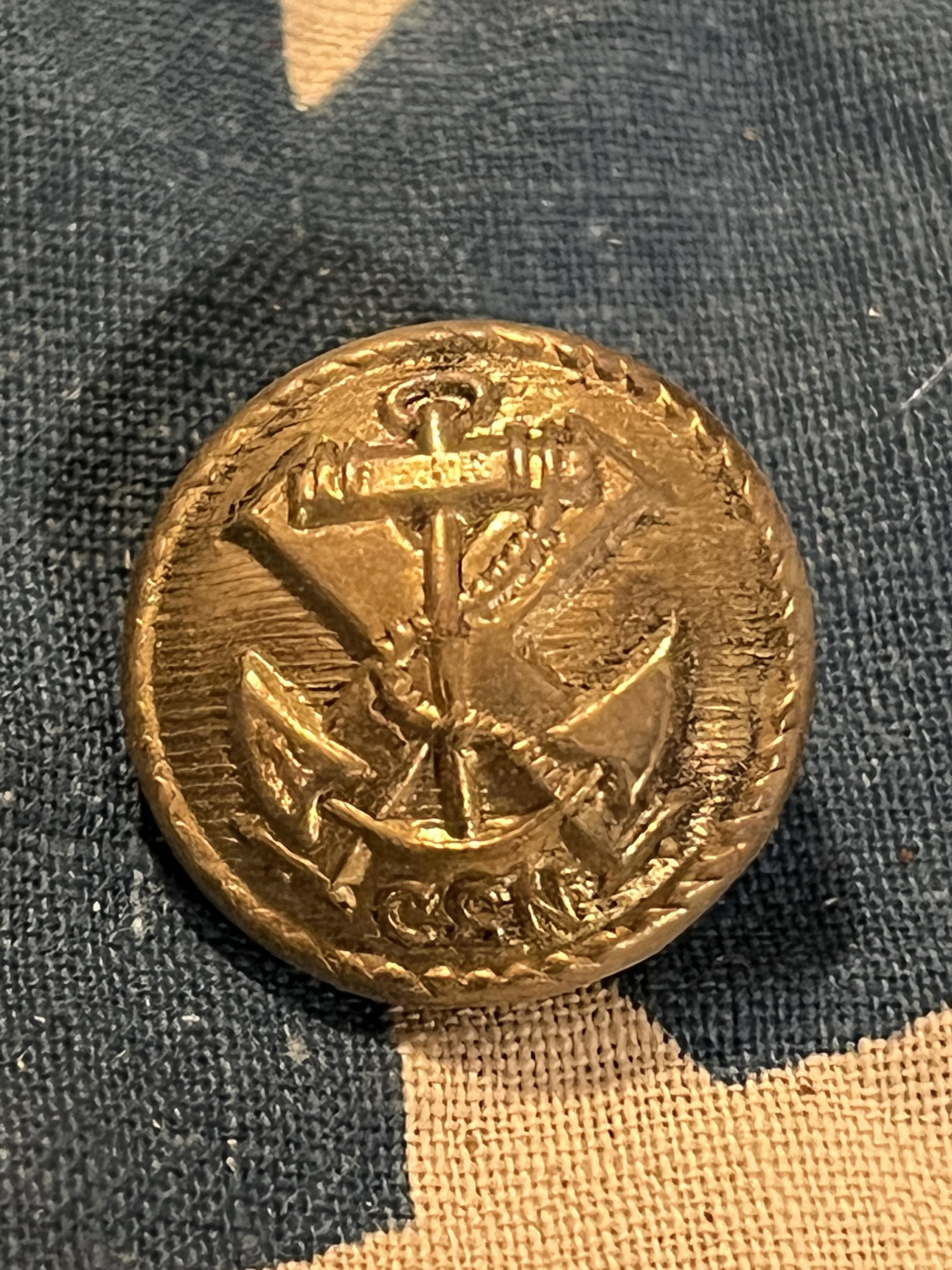 RARE CIVIL WAR CSN CONFEDERATE STATES NAVY BUTTON: RARE CIVIL WAR CSN CONFEDERATE STATES NAVY BUTTON. A RARE FIND. IT IS IN MINT OVERALL SHAPE AND CONDITION WITH A BEAUTIFUL OVERALL PATINA. A GREAT FIND AND AN EXCELLENT ADDITION TO YOUR COLLECTION.