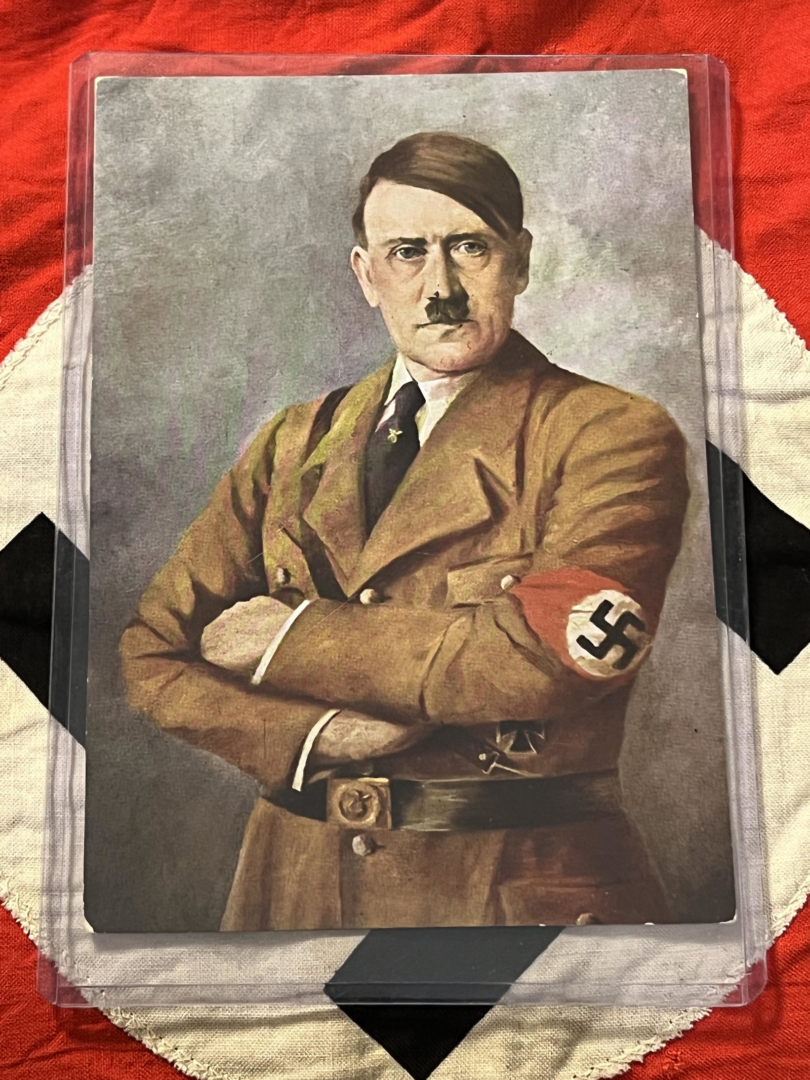 RARE WW2 GERMAN ADOLF HITLER IN UNIFORM POSTCARD: RARE WW2 GERMAN ADOLF HITLER IN UNIFORM POSTCARD. STAMPED ON THE BACK. PLEASE VIEW ALL DETAILED PICTURES. A GREAT FIND AND AN EXCELLENT ADDITION TO YOUR COLLECTION.