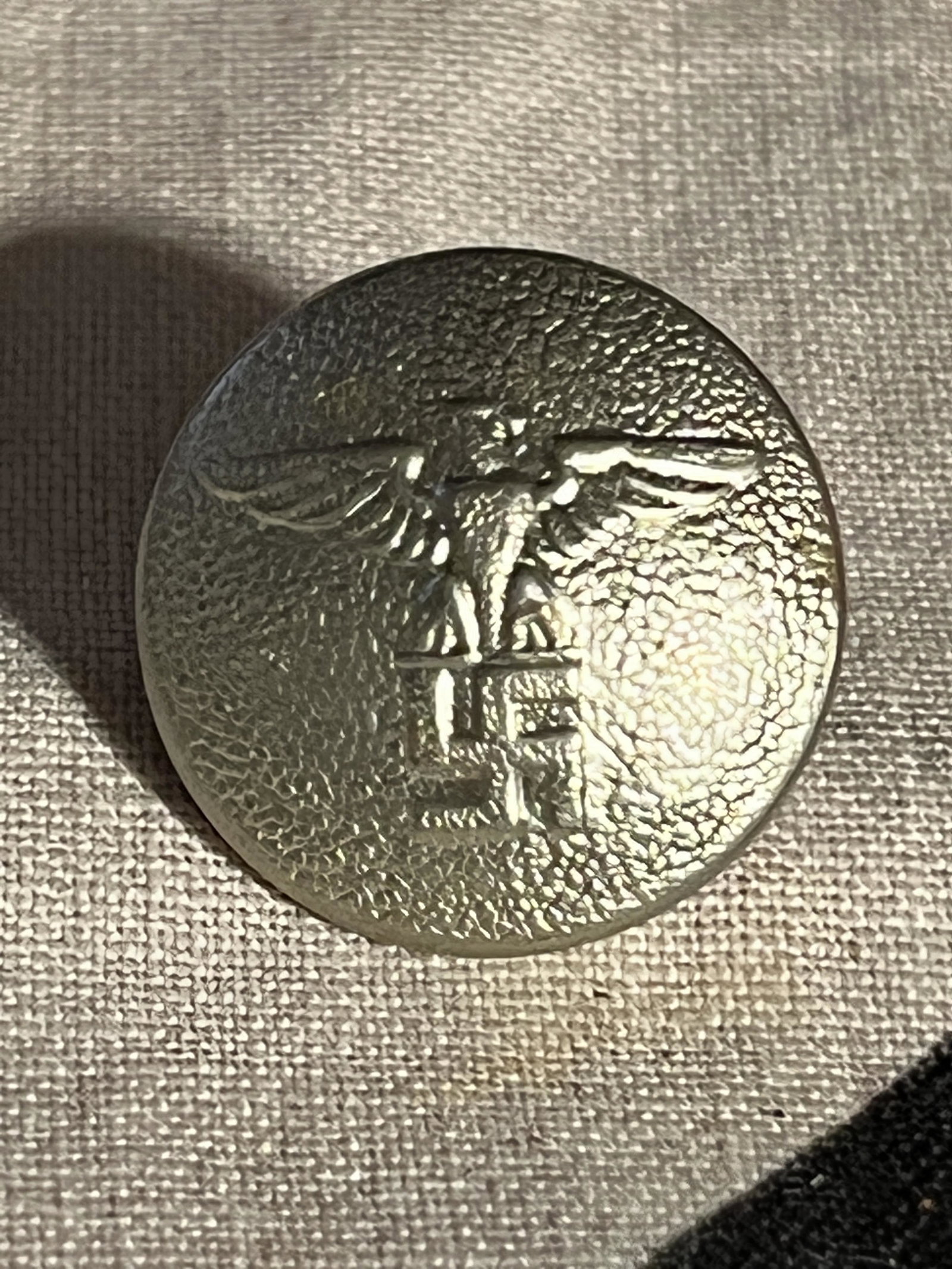 WW2 GERMAN NSDAP UNIFORM BUTTON: WW2 GERMAN NSDAP UNIFORM BUTTON. IN GOOD OVERALL SHAPE AND CONDITION WITH A BEAUTIFUL OVERALL PATINA. HAS A GREAT LOOK TO IT WITH AN EXCELLENT OVERALL EYE APPEAL. A GREAT FIND AND AN EXCELLENT ADDITIO