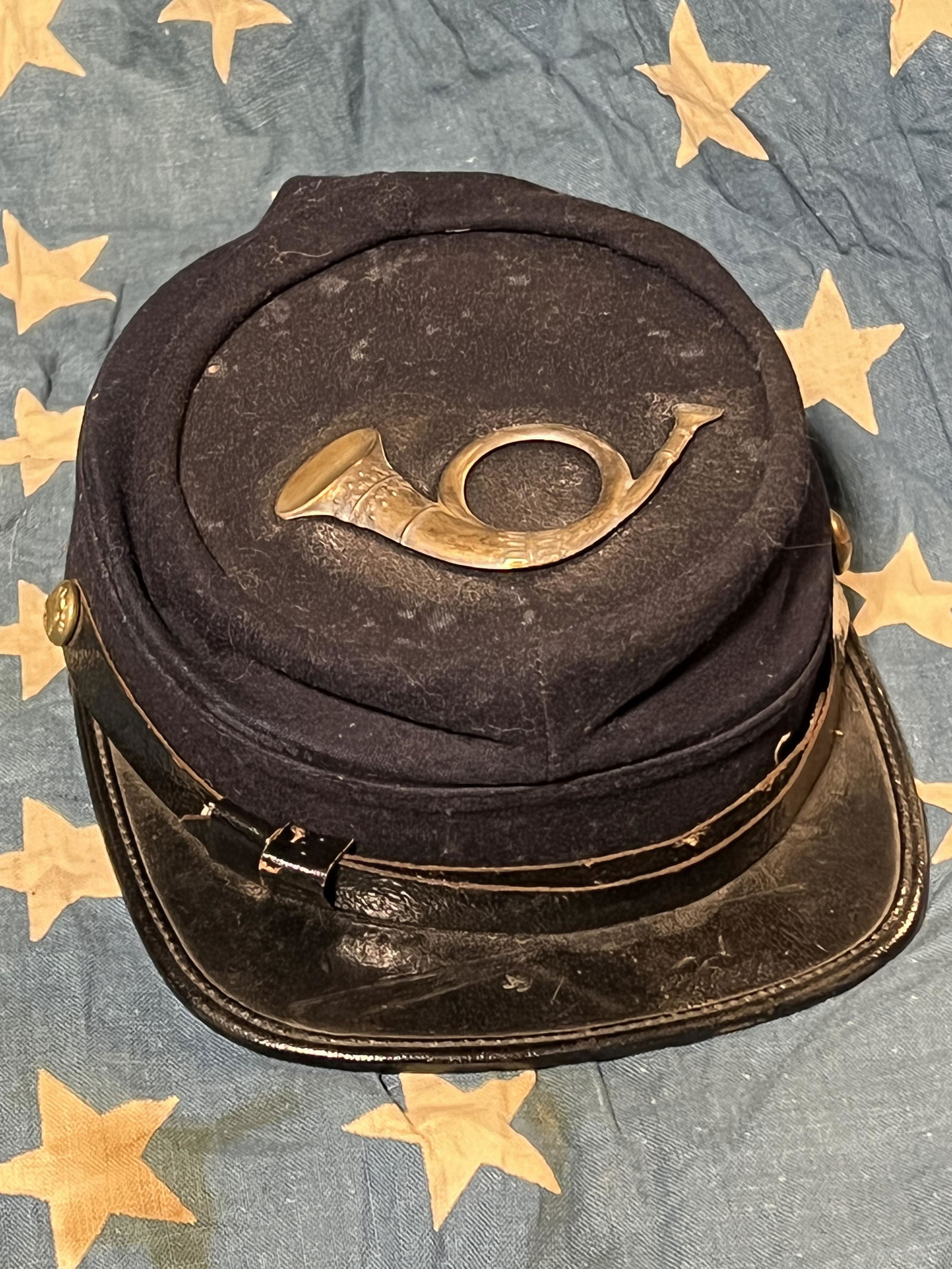 SCARCE CIVIL WAR UNION INFANTRY WARRIOR KEPI HAT CAP: SCARCE CIVIL WAR UNION INFANTRY WARRIOR KEPI HAT CAP. A RARE FIND. IT IS IN MINT OVERALL SHAPE AND CONDITION WITH A BEAUTIFUL OVERALL PATINA. HAS A GREAT LOOK TO IT WITH AN EXCELLENT OVERALL EYE APPEA