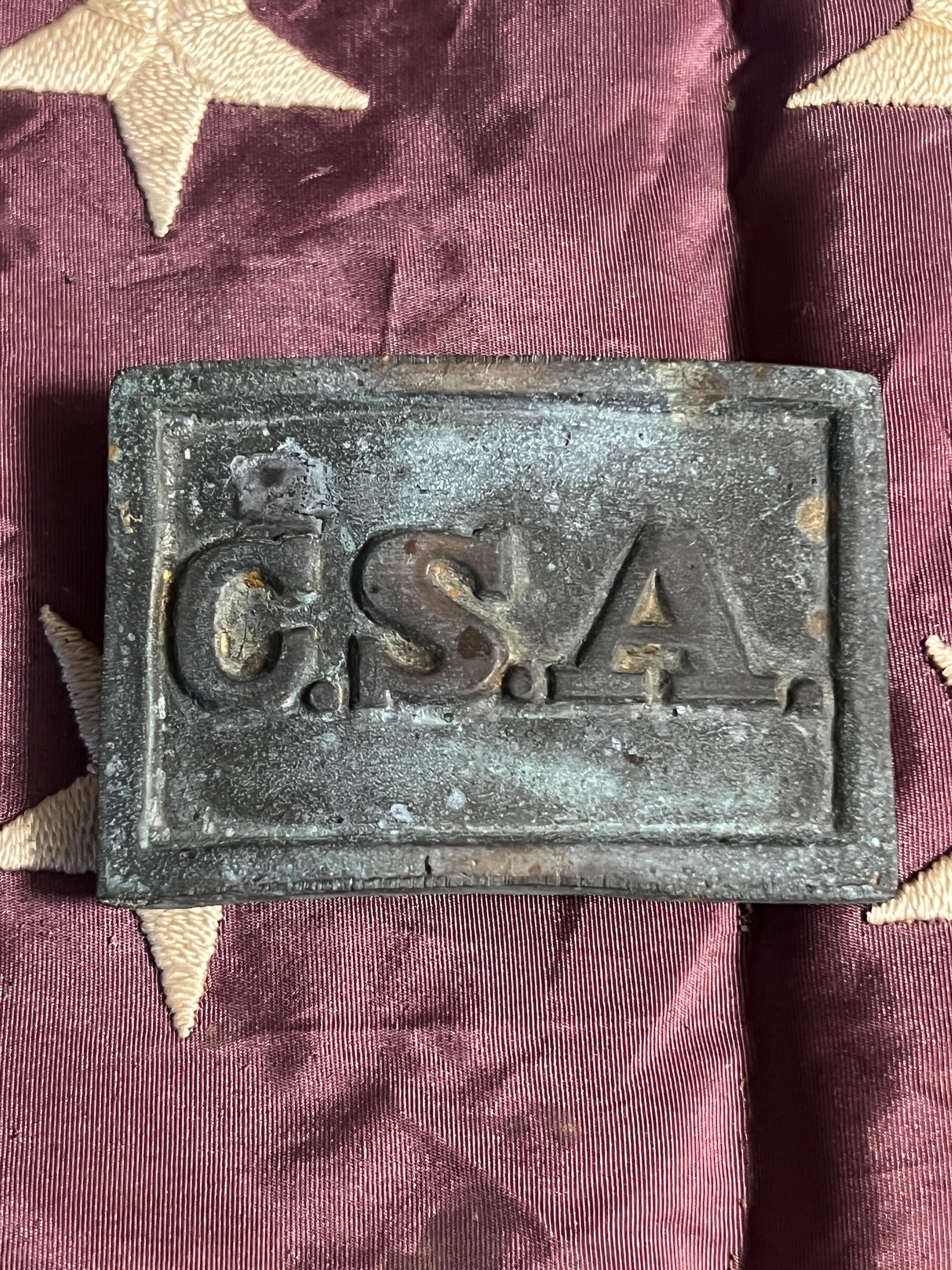 SCARCE CIVIL WAR C.S.A. CONFEDERATE BELT BUCKLE: SCARCE CIVIL WAR C.S.A. CONFEDERATE BELT BUCKLE. A RARE FIND. IT IS IN MINT OVERALL SHAPE AND CONDITION WITH A BEAUTIFUL OVERALL PATINA. HAS A GREAT LOOK TO IT WITH AN EXCELLENT OVERALL EYE APPEAL. PL