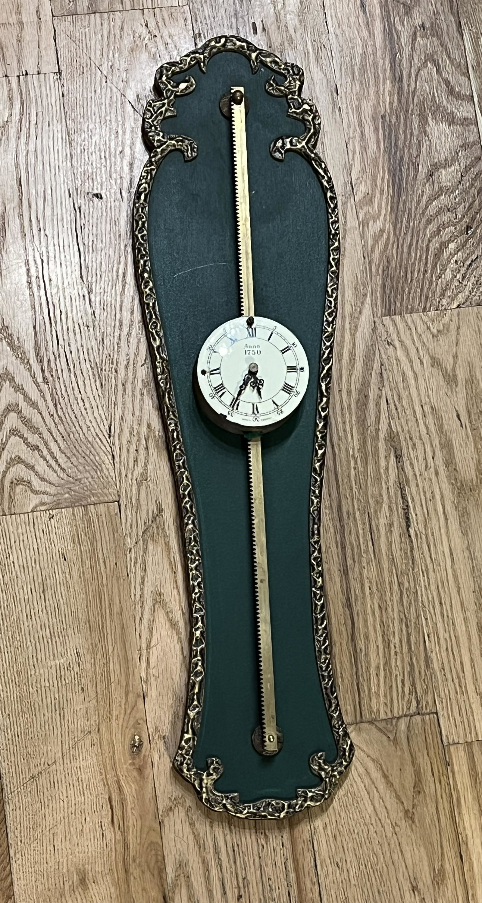 RARE 1750 ANNO SAWTOOTH GRAVITY WALL CLOCK (1 of 4)