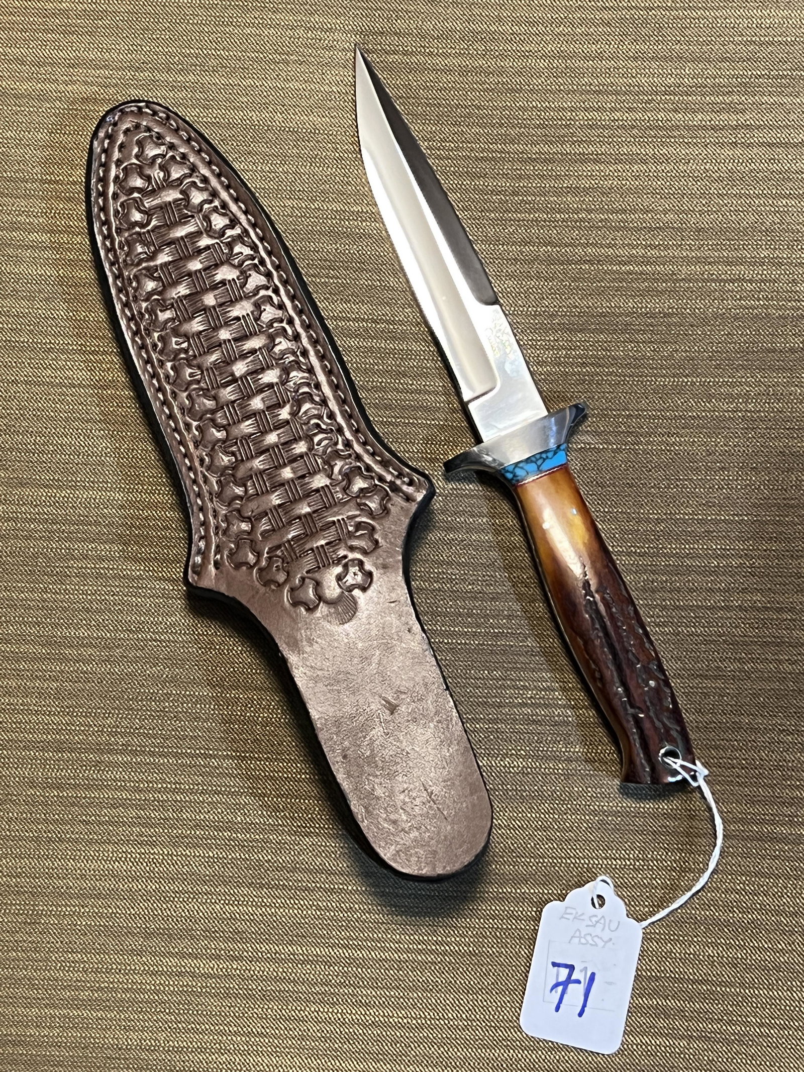 LL JONES CUSTOM BOOT KNIFE W/TURQUOISE HONEY OF A PIECE: LL JONES CUSTOM BOOT KNIFE W/TURQUOISE HONEY OF A PIECE. THOSE TURQUOISE SPACERS REALLY MAKE IT POP. THAT TIP IS A NEEDLE. BLADE IS A MIRROR. NO WIGGLES. NO CRACKS OR CHIPS IN THE SCALES. TANG IS TAPE