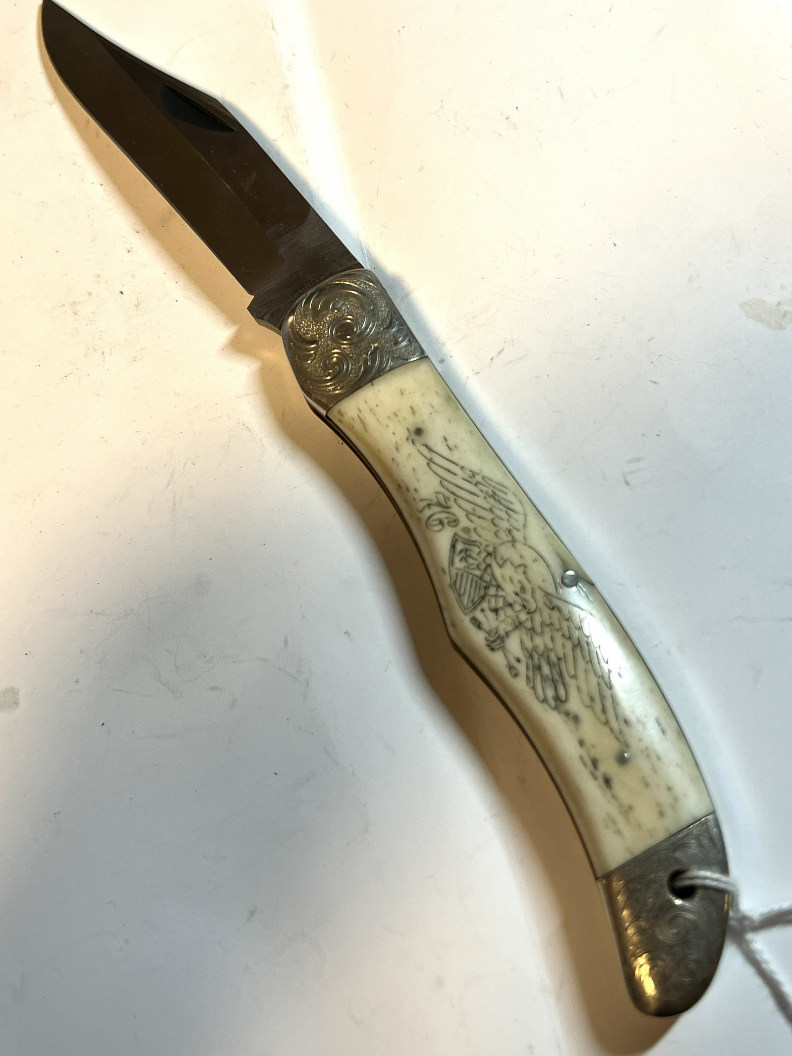 CIVIL WAR CONFEDERATE EAGLE DEPICTING POCKET KNIFE: CIVIL WAR CONFEDERATE EAGLE DEPICTING POCKET KNIFE. A RARE FIND. IT IS IN MINT OVERALL SHAPE AND CONDITION. BEAUTIFUL CONFEDERATE EAGLE ETCHED ON THE SCRIMSHAW HANDLE. PLEASE VIEW ALL DETAILED PICTURE