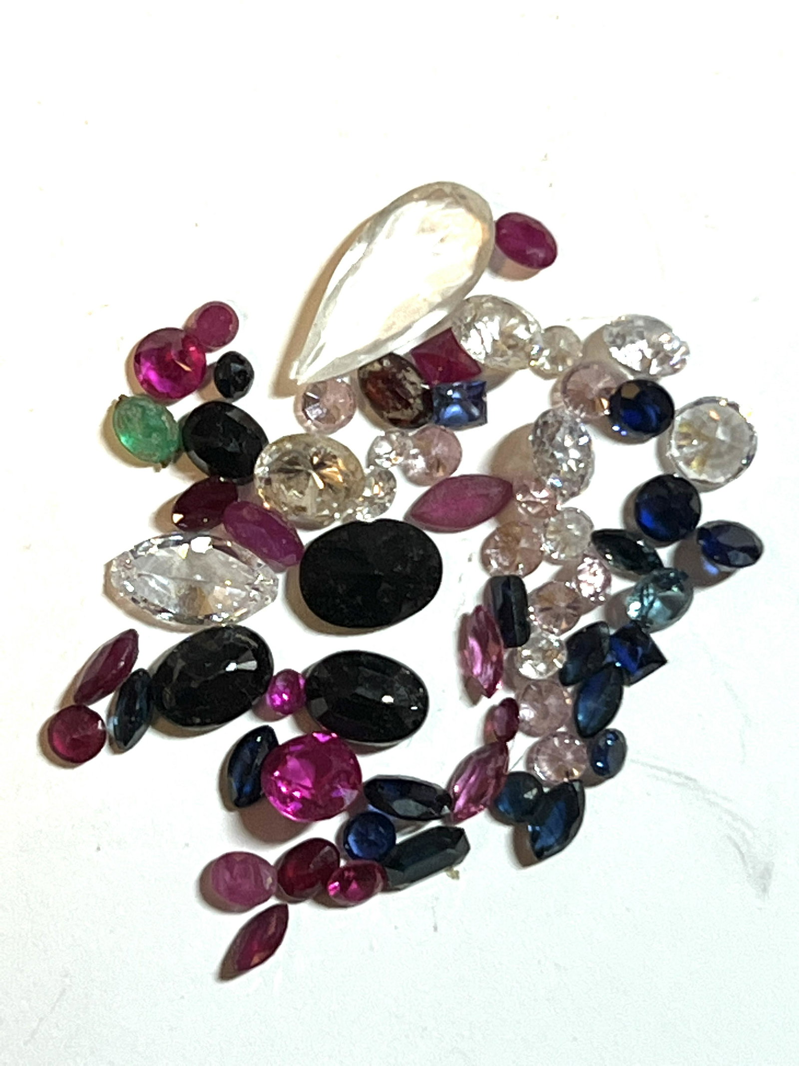 ASSORTED 25 TCW COLORED STONES FROM JEWELERS BENCH: ASSORTED 25 TCW COLORED STONES FROM JEWELERS BENCH. SOLD AS A LOT - ALL FOR ONE MONEY. PLEASE VIEW ALL DETAILED PICTURES. A GREAT FIND AND AN EXCELLENT ADDITION TO YOUR COLLECTION.