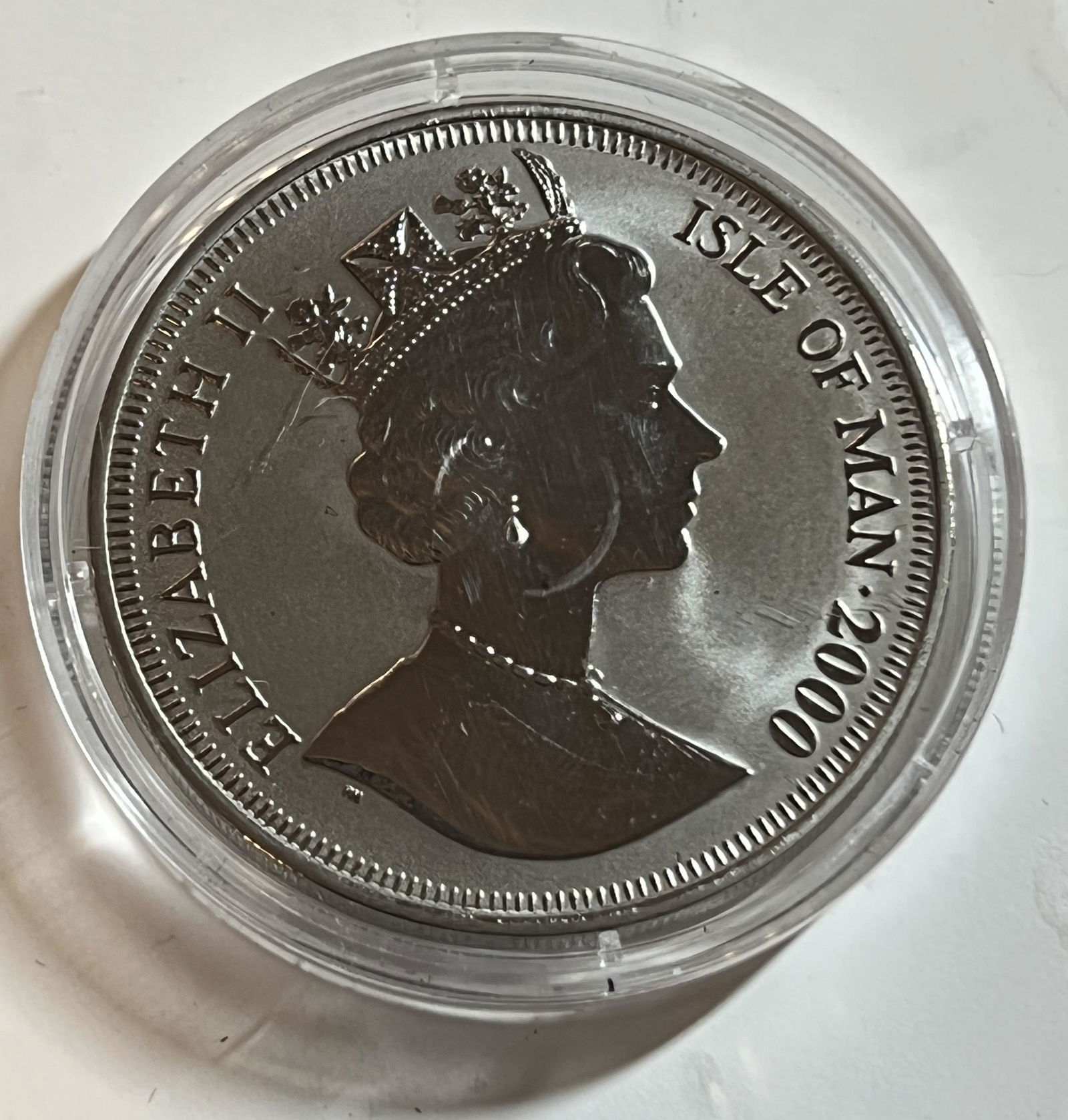 ISLE OF MAN 2000 ELIZABETH II TITANIUM 1/2 CROWN: ISLE OF MAN 2000 ELIZABETH II TITANIUM 1/2 CROWN. MILLENNIUM 2000 - THE FUTURE. A GREAT FIND AND AN EXCELLENT ADDITION TO YOUR COLLECTION.