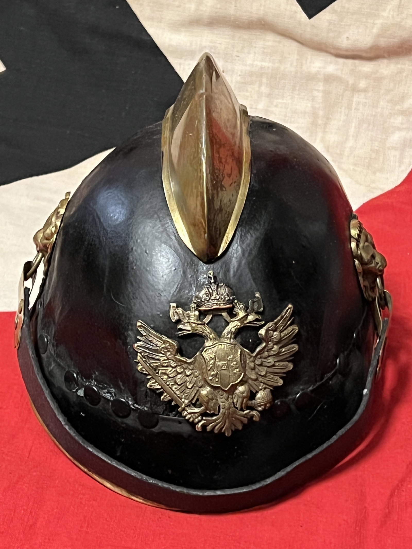 VET BRING BACK WW1 GERMAN PRUSSIAN HELEMT: VET BRING BACK WW1 GERMAN PRUSSIAN HELEMT. IT IS IN MINT OVERALL SHAPE AND CONDITION WITH A BEAUTIFUL OVERALL PATINA. HAS A GREAT LOOK TO IT WITH AN EXCELLENT OVERALL EYE APPEAL. PLEASE VIEW ALL DETAI