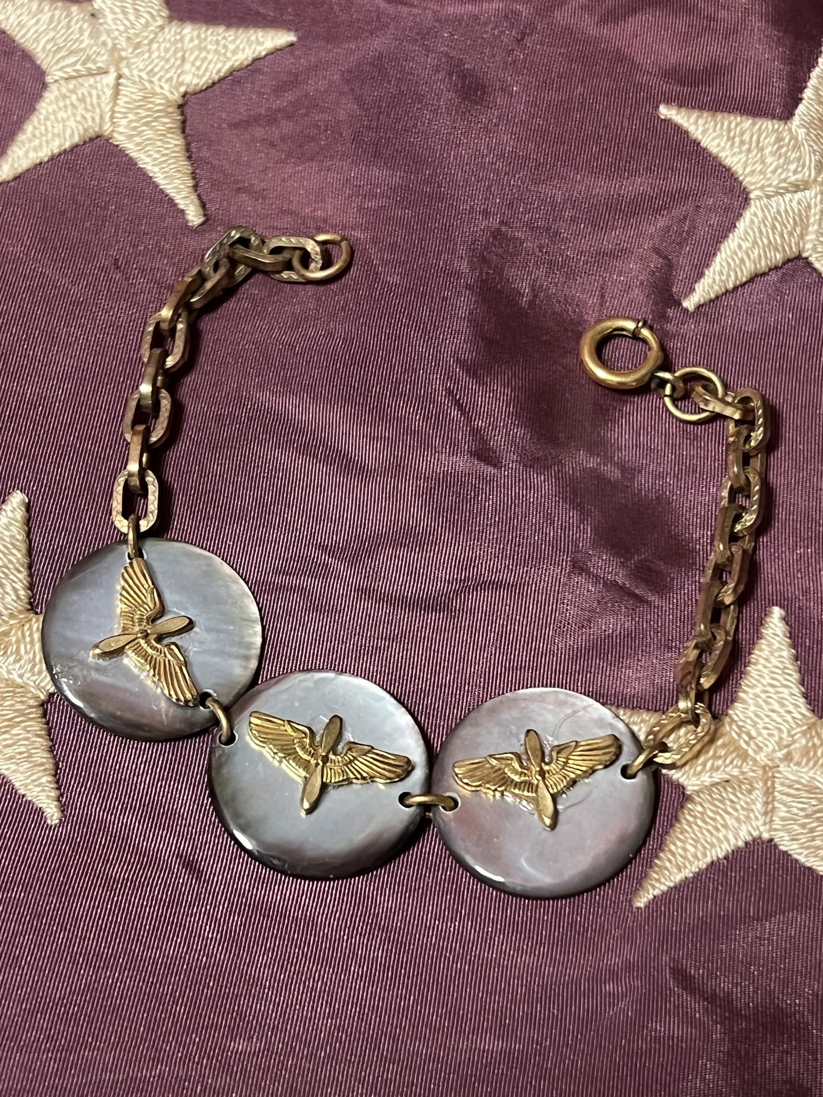 WW2 U.S. SWEETHEART AVIATOR PILOTS BRACELET: WW2 U.S. SWEETHEART AVIATOR PILOTS BRACELET. A RARE FIND. IT IS IN MINT OVERALL SHAPE AND CONDITION. A GREAT FIND AND AN EXCELLENT ADDITION TO YOUR COLLECTION.