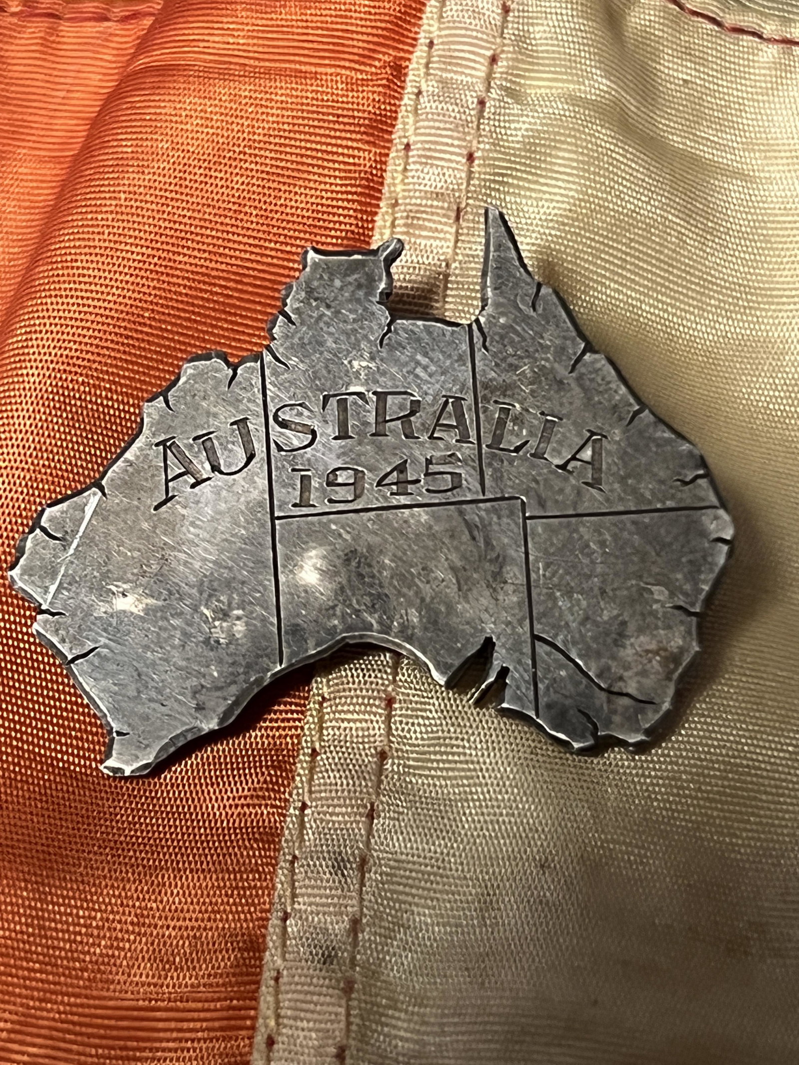 WW2 U.S. AUSTRALIA 1945 MAP STERLING PIN: WW2 U.S. AUSTRALIA 1945 MAP STERLING PIN. IN MINT OVERALL SHAPE AND CONDITION. A GREAT FIND AND AN EXCELLENT ADDITION TO YOUR COLLECTION.