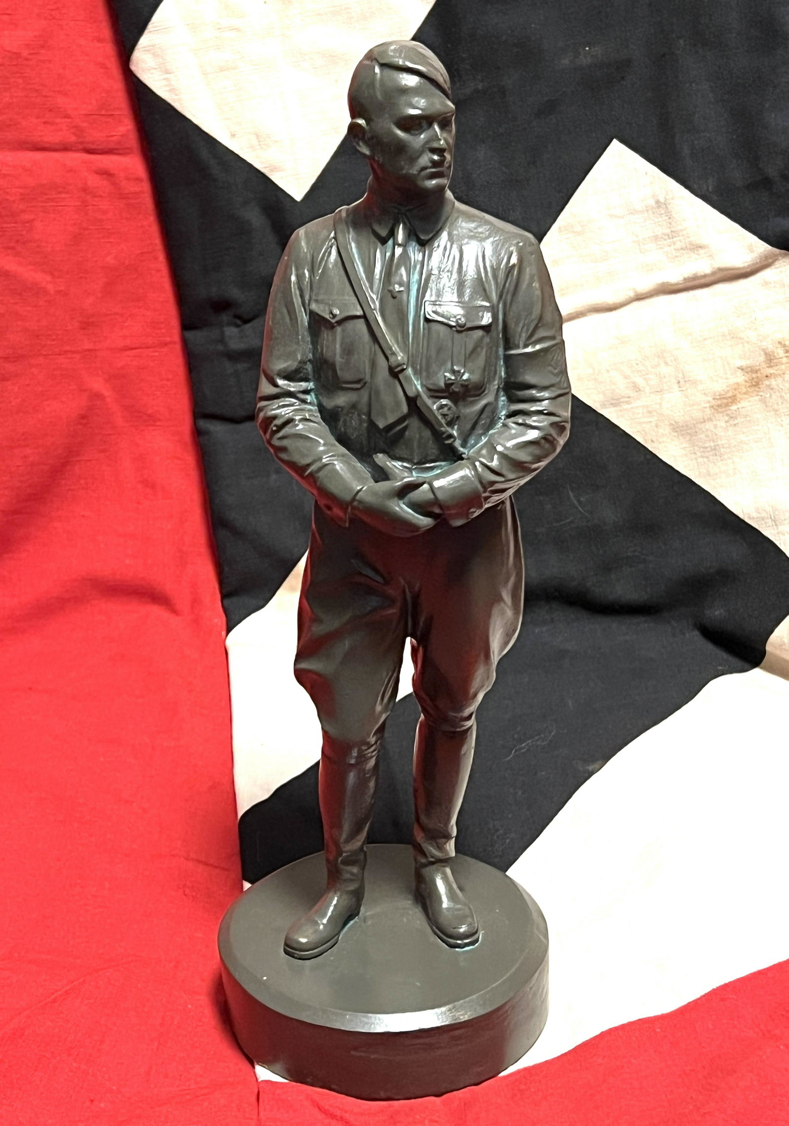 WW2 GERMAN ADOLF HITLER FULL BUST IN UNIFORM: WW2 GERMAN ADOLF HITLER FULL BUST IN UNIFORM. A RARE FIND. IT IS IN MINT OVERALL SHAPE AND CONDITION WITH A BEAUTIFUL OVERALL PATINA. HAS A GREAT LOOK TO IT WITH AN EXCELLENT OVERALL EYE APPEAL. A GRE